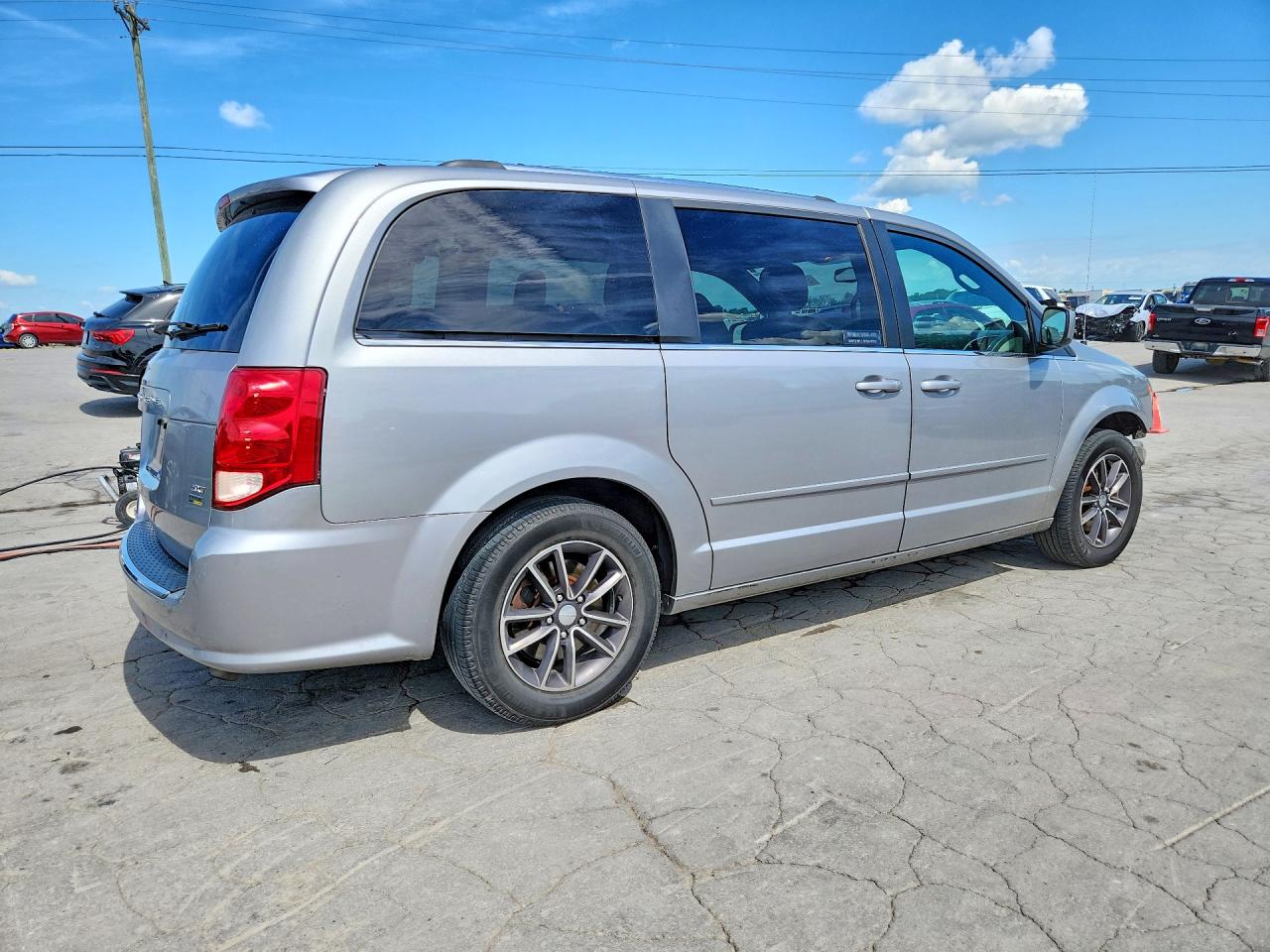 2017 Dodge Grand Caravan Sxt Silver vin: 2C4RDGCG7HR800017