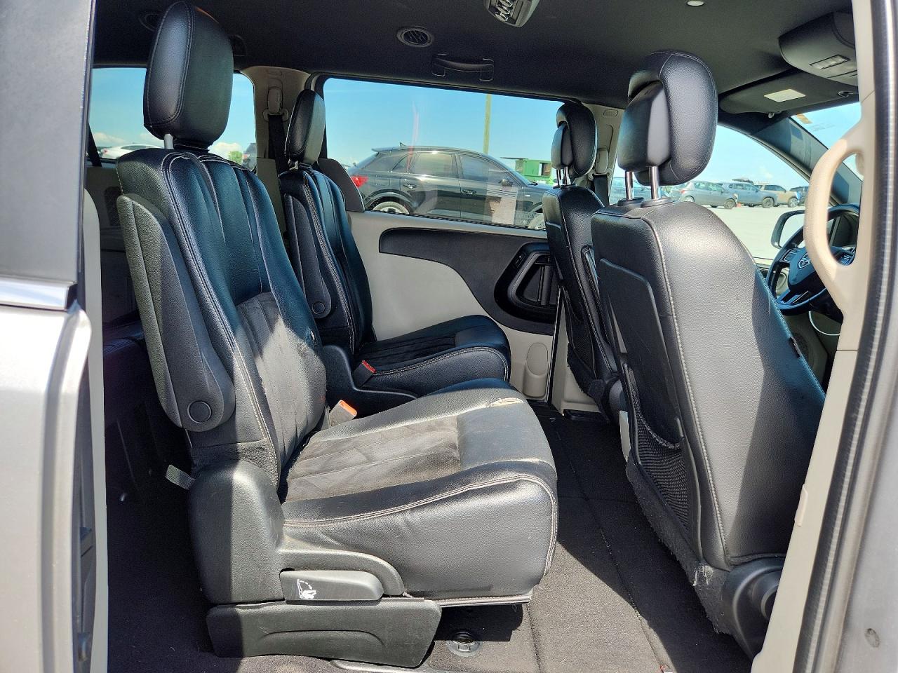 2017 Dodge Grand Caravan Sxt Silver vin: 2C4RDGCG7HR800017
