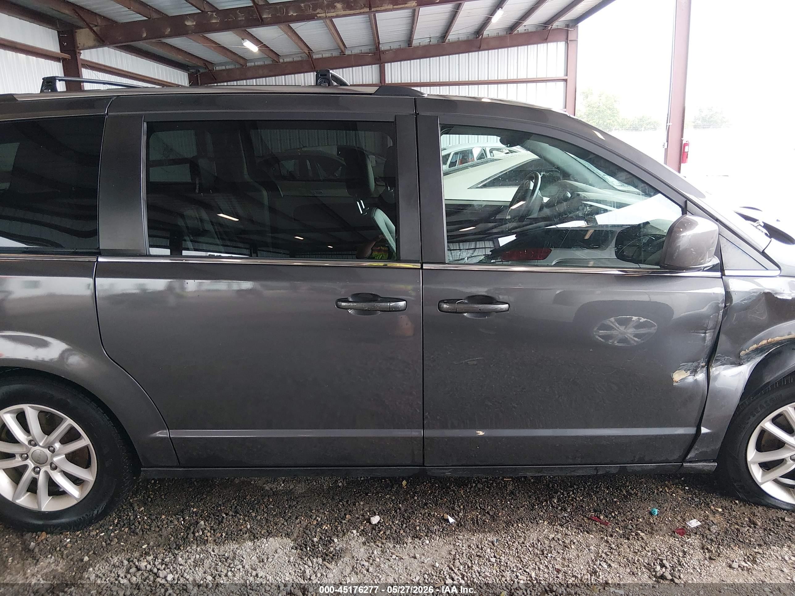 2018 Dodge Grand Caravan Sxt Gray vin: 2C4RDGCG7JR327015
