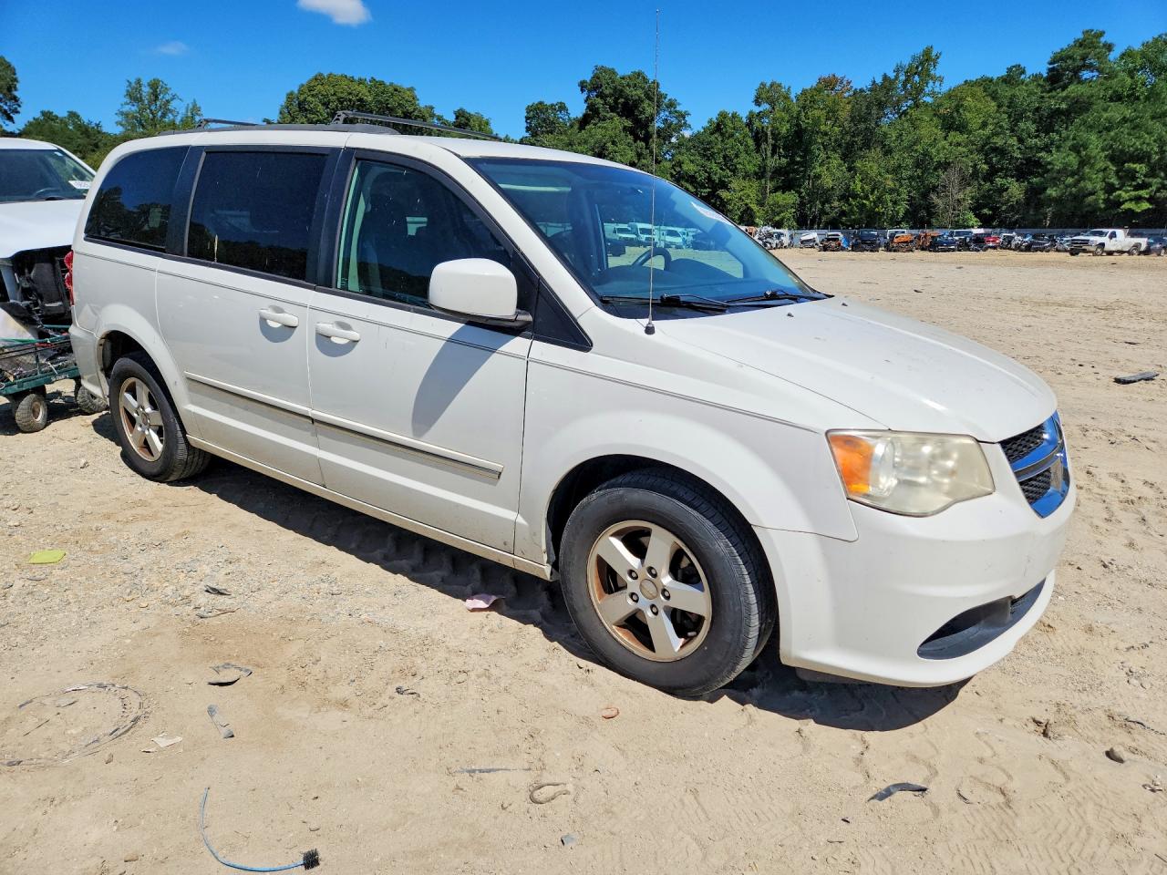 2013 Dodge Grand Caravan Sxt White vin: 2C4RDGCG8DR536588