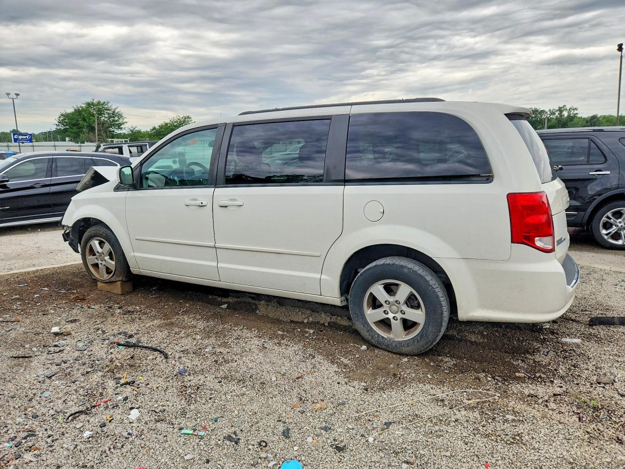 2013 Dodge Grand Caravan Sxt White vin: 2C4RDGCG8DR544089