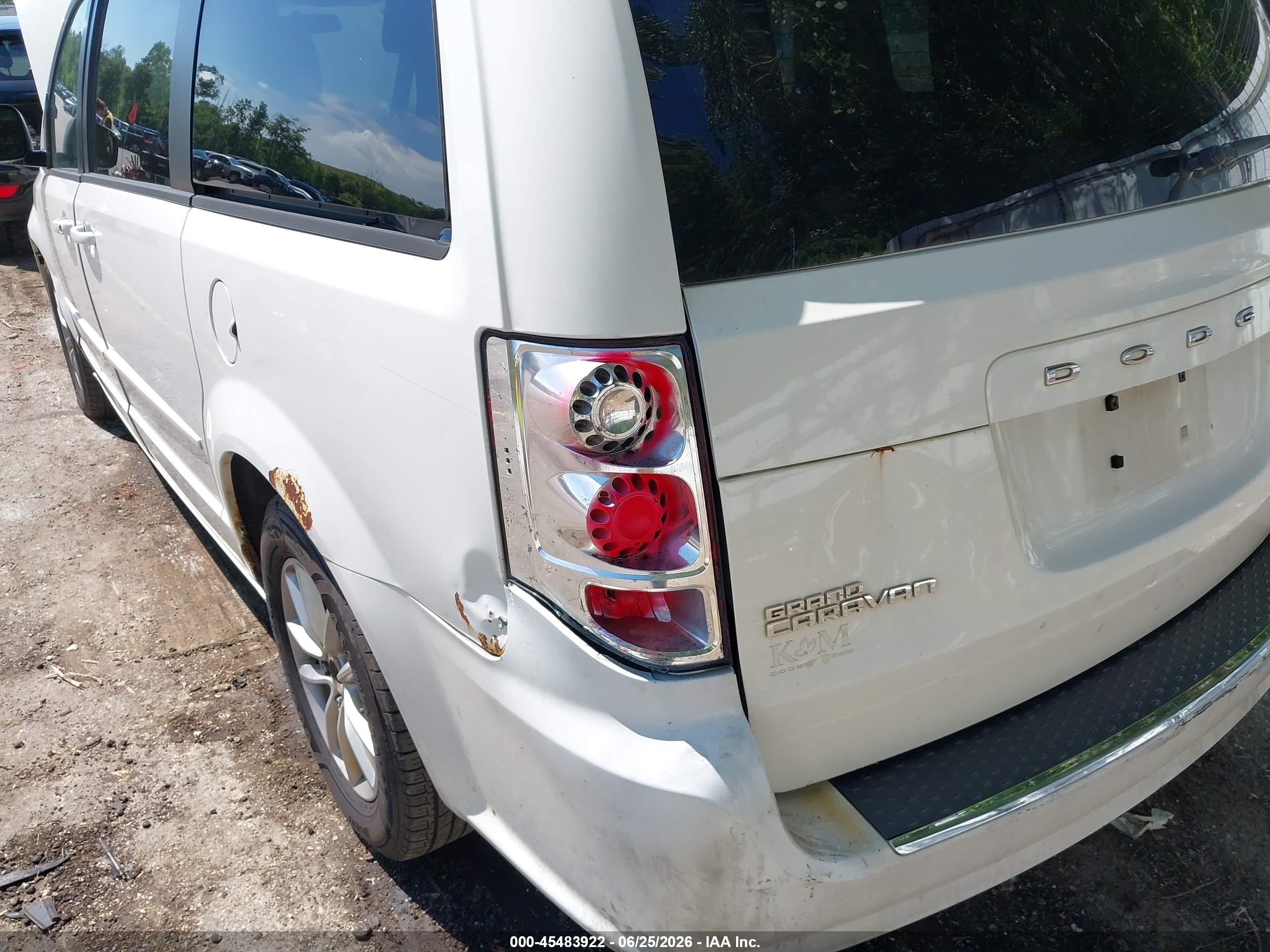 2013 Dodge Grand Caravan Sxt White vin: 2C4RDGCG8DR749296