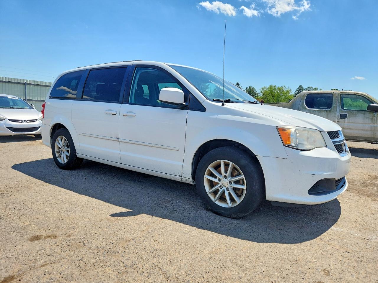 2014 Dodge Grand Caravan Sxt White vin: 2C4RDGCG8ER427310