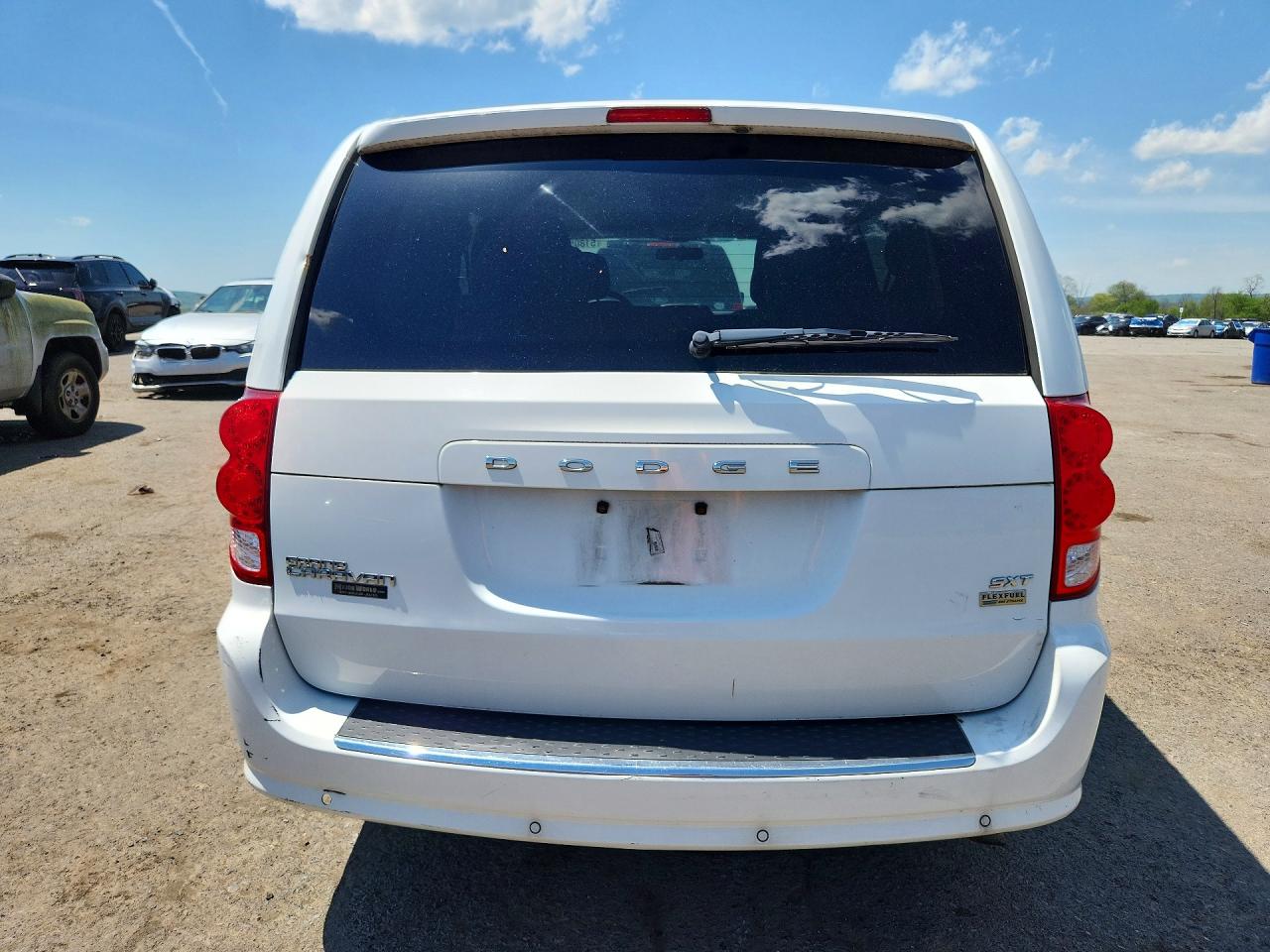 2014 Dodge Grand Caravan Sxt White vin: 2C4RDGCG8ER427310