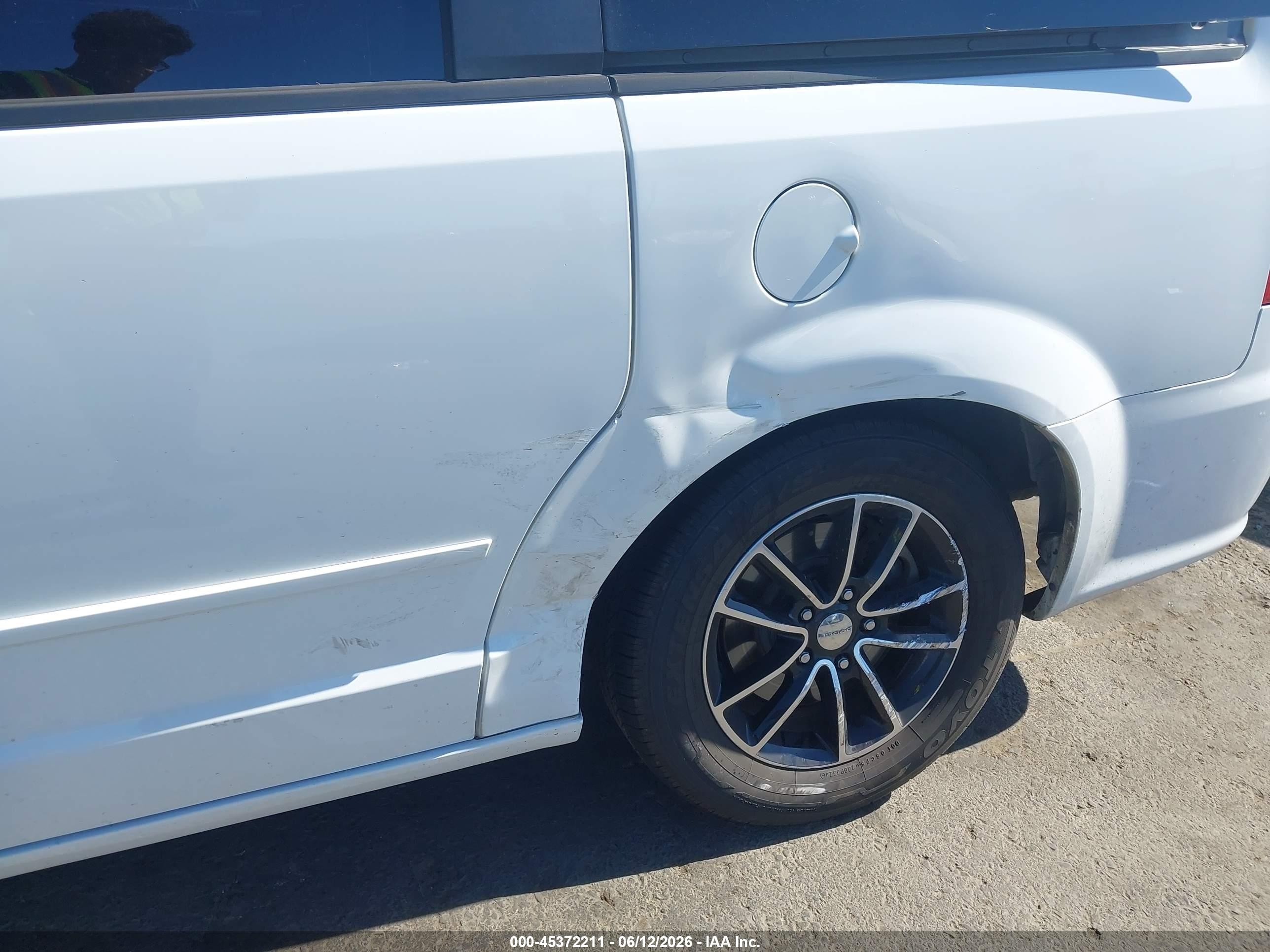 2015 Dodge Grand Caravan Sxt Белый vin: 2C4RDGCG8FR614628