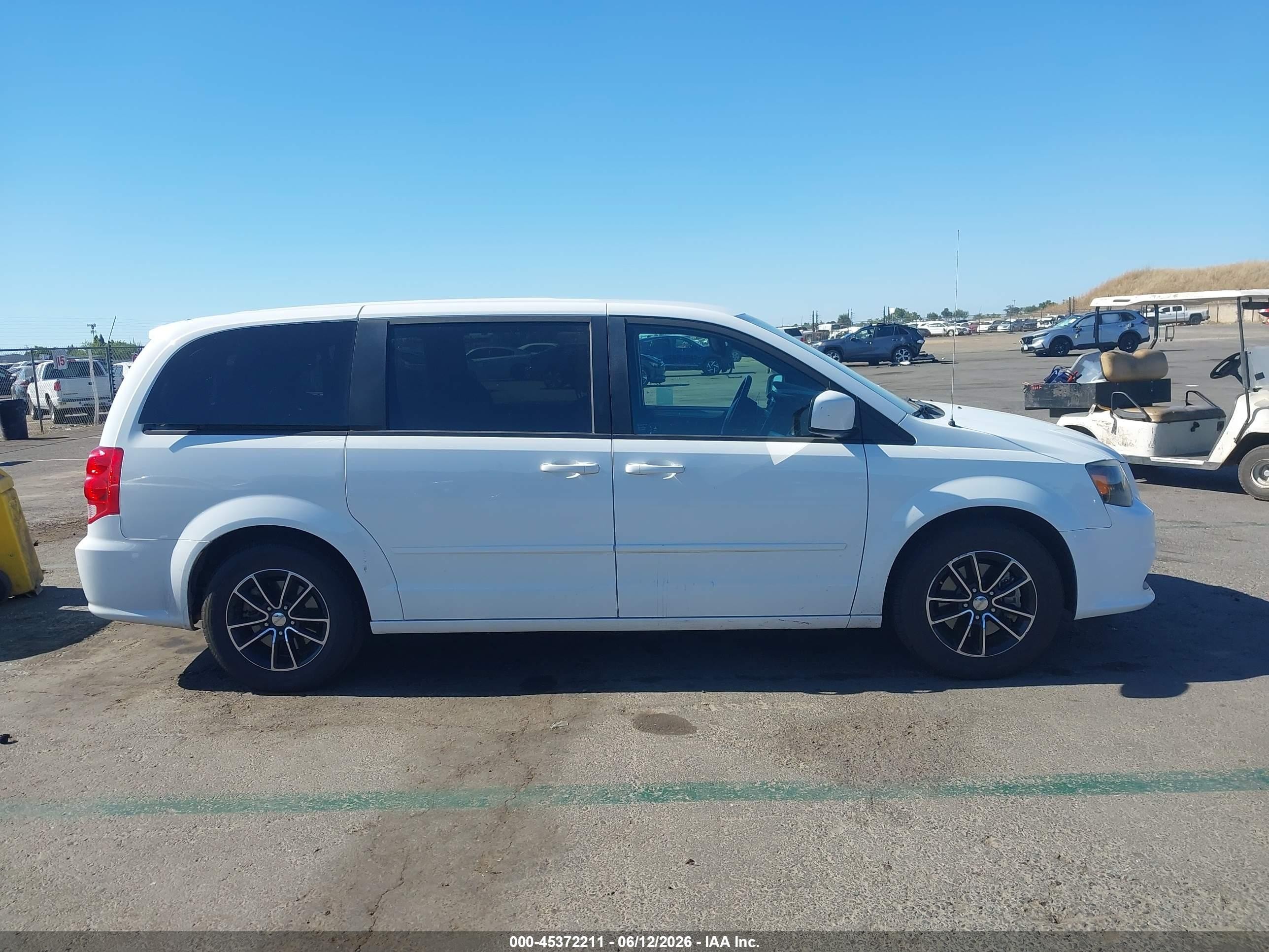 2015 Dodge Grand Caravan Sxt Белый vin: 2C4RDGCG8FR614628