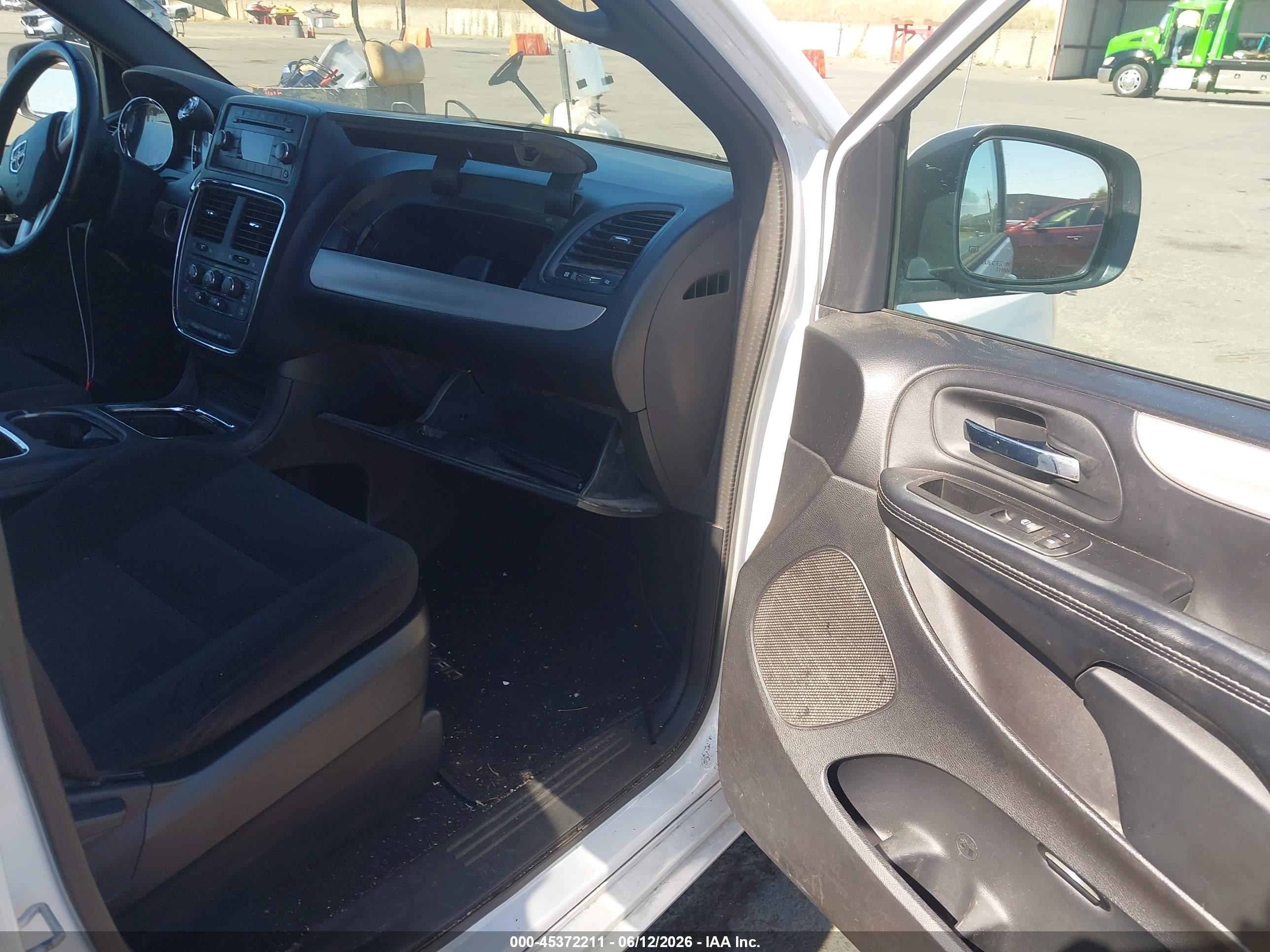 2015 Dodge Grand Caravan Sxt Белый vin: 2C4RDGCG8FR614628