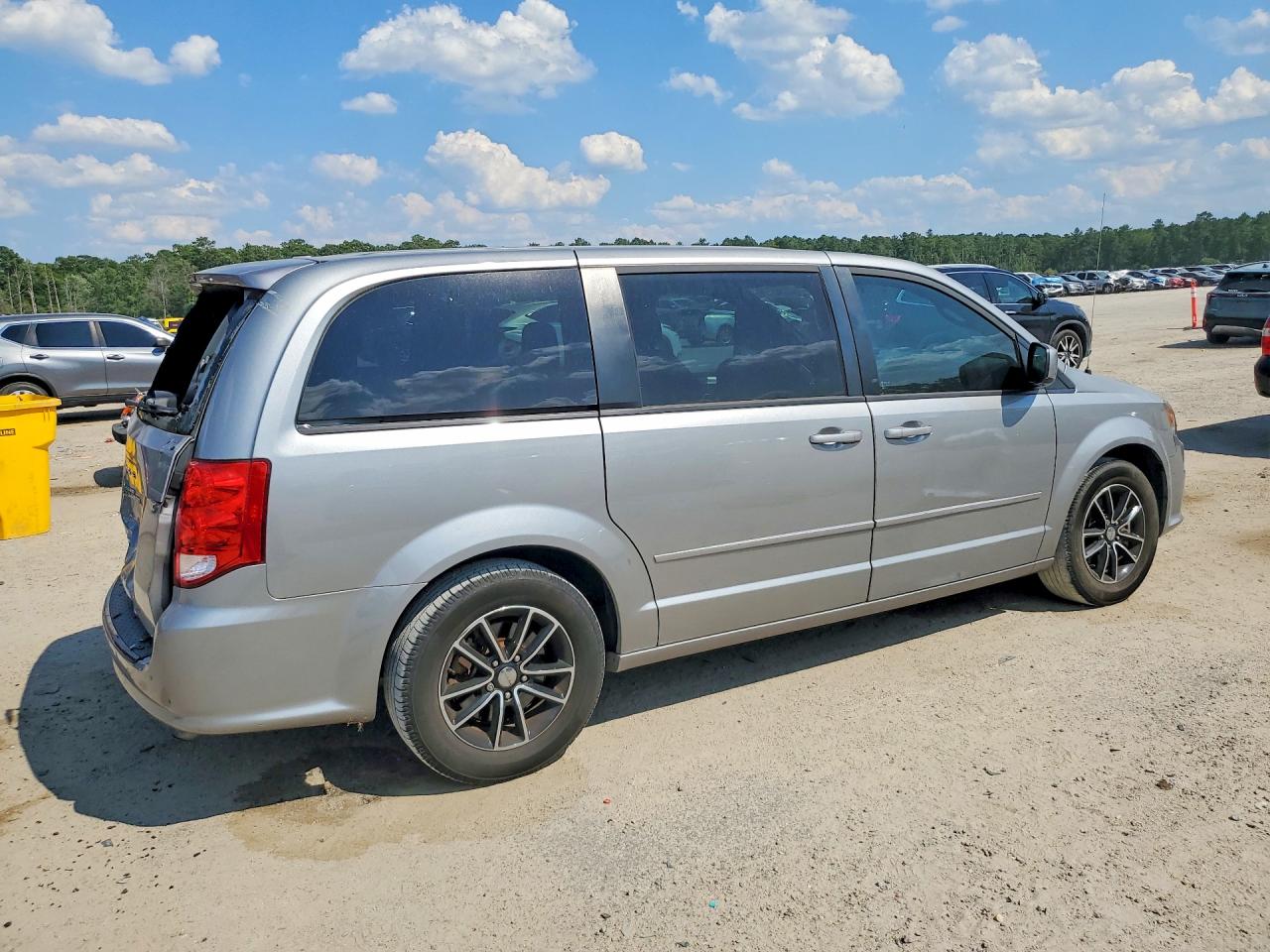 2015 Dodge Grand Caravan Sxt Silver vin: 2C4RDGCG8FR746627