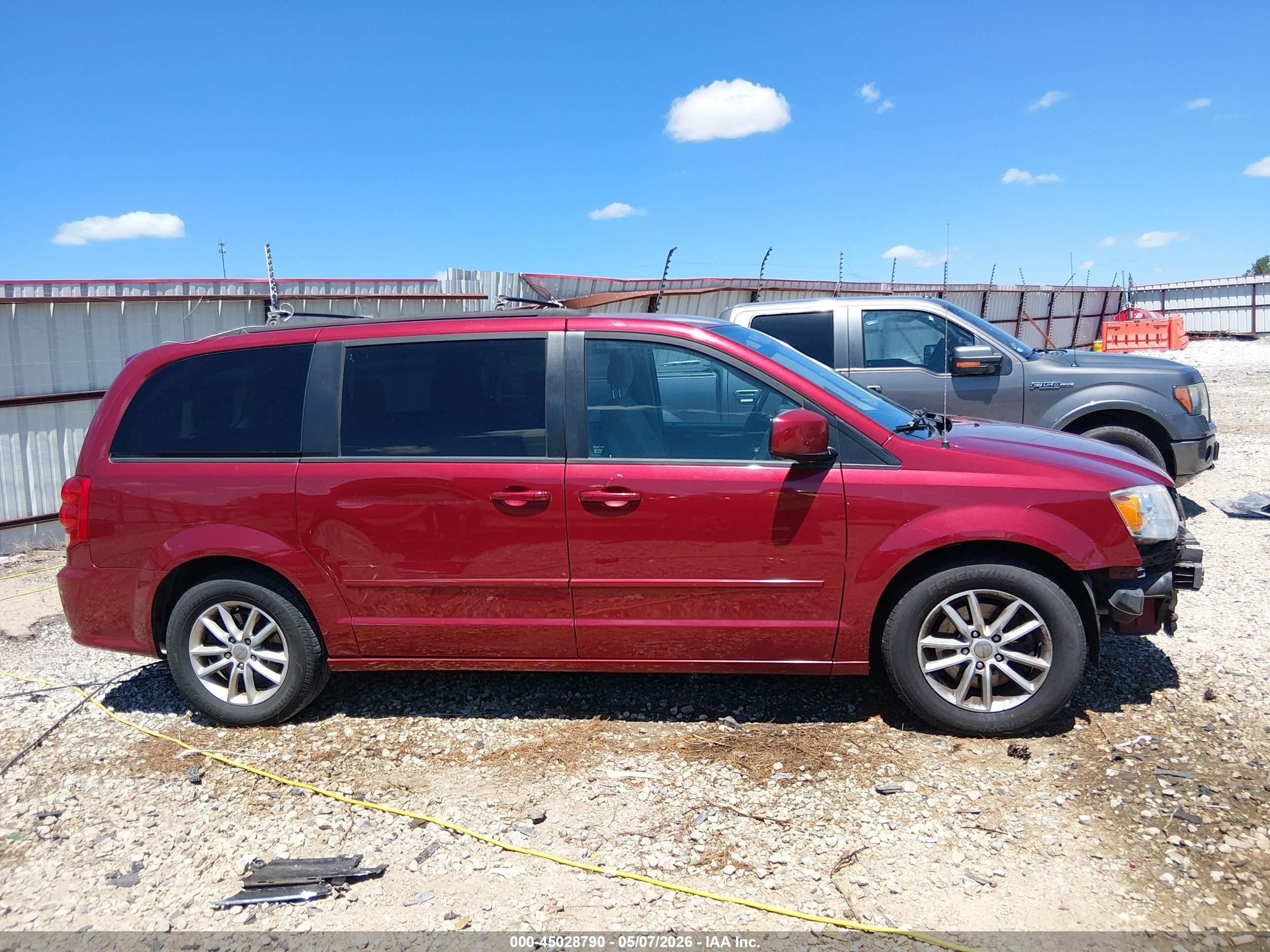 2016 Dodge Grand Caravan Sxt Красный vin: 2C4RDGCG8GR224615
