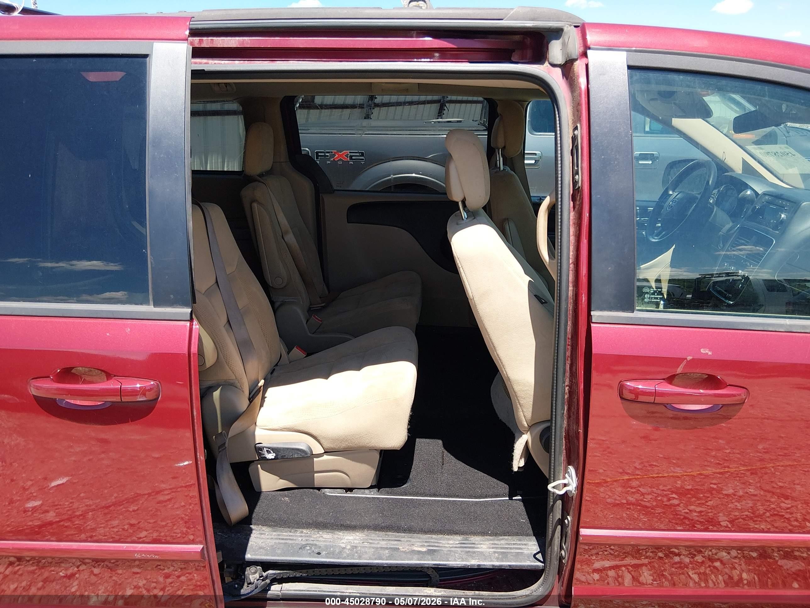 2016 Dodge Grand Caravan Sxt Красный vin: 2C4RDGCG8GR224615