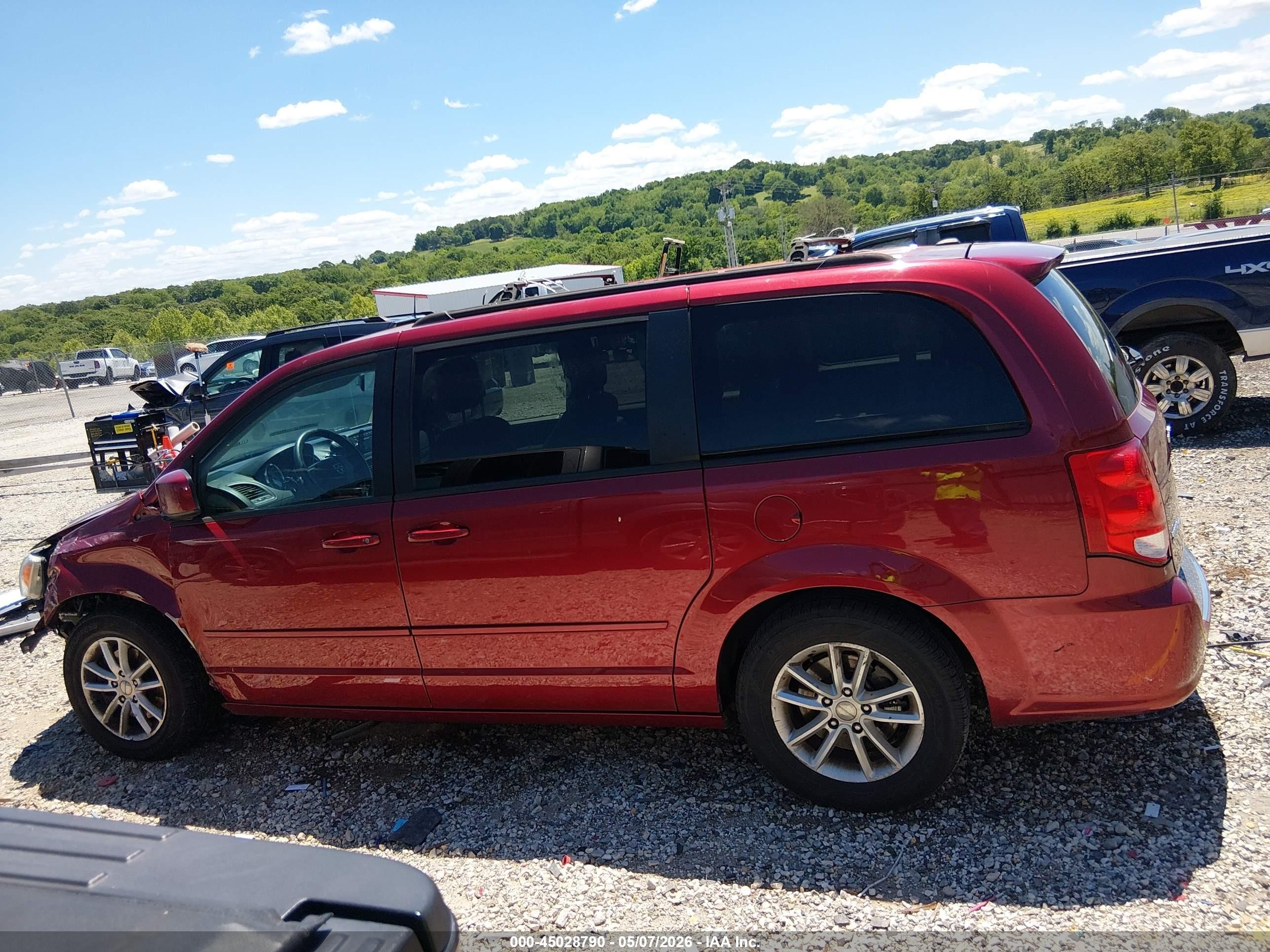 2016 Dodge Grand Caravan Sxt Красный vin: 2C4RDGCG8GR224615
