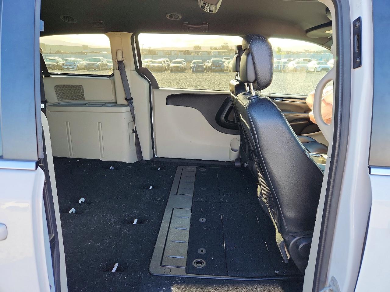 2019 Dodge Grand Caravan Sxt White vin: 2C4RDGCG8KR735539