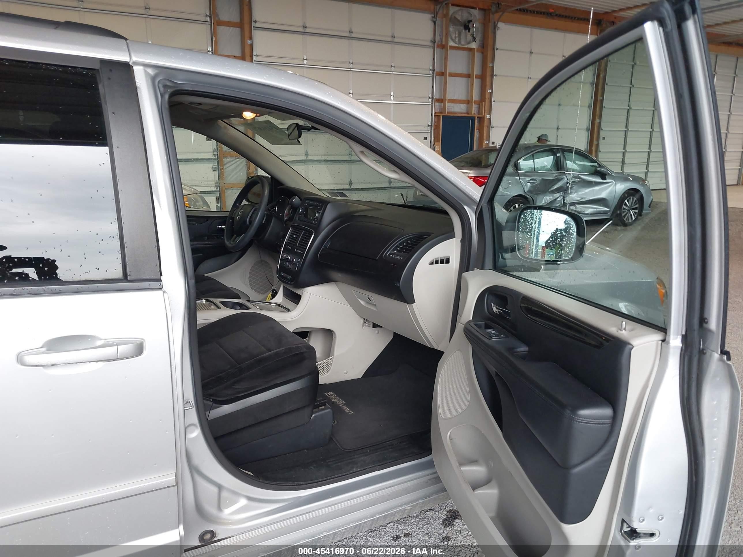 2012 Dodge Grand Caravan Sxt Silver vin: 2C4RDGCG9CR281397