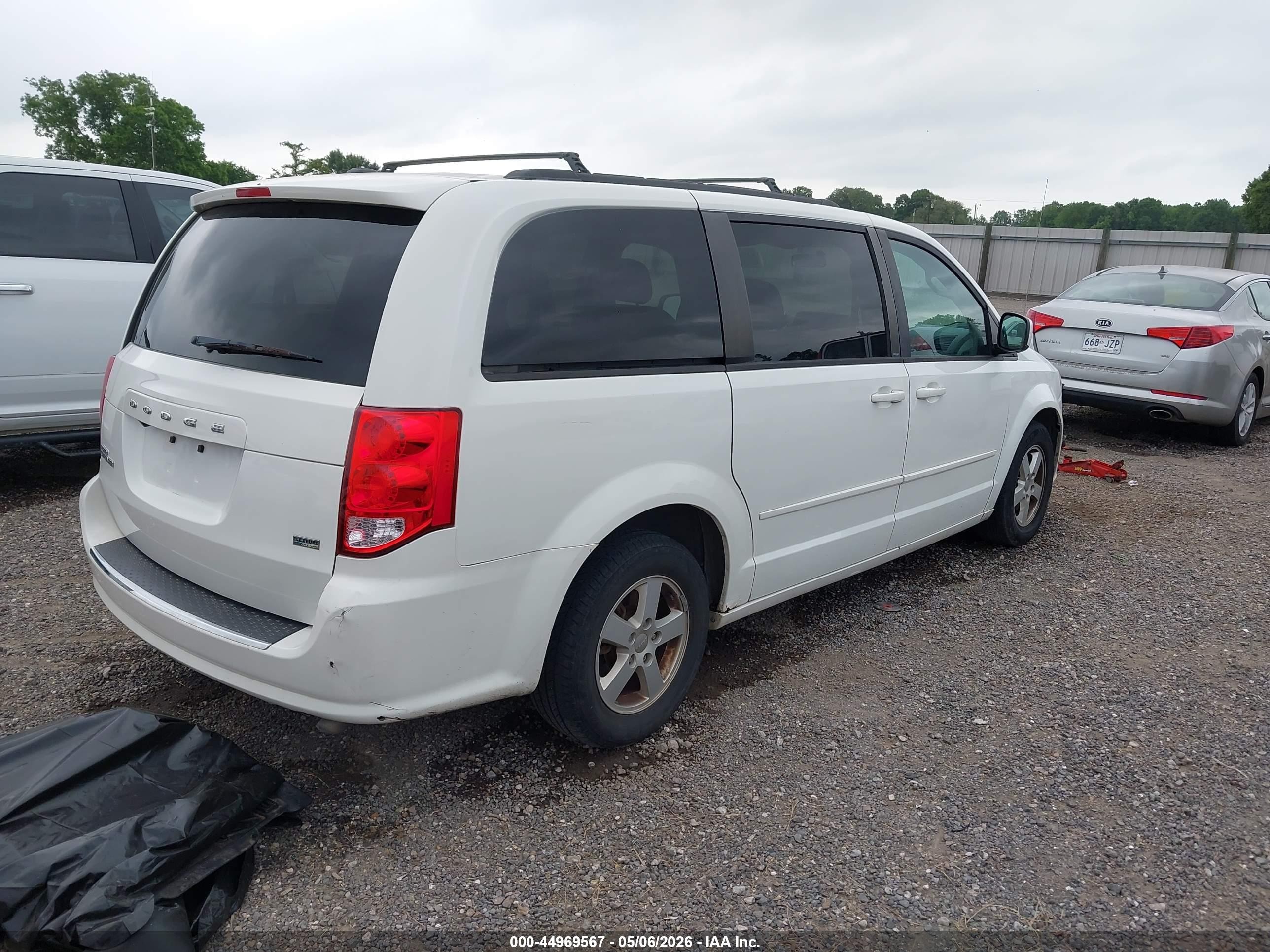 2013 Dodge Grand Caravan Sxt White vin: 2C4RDGCG9DR637106
