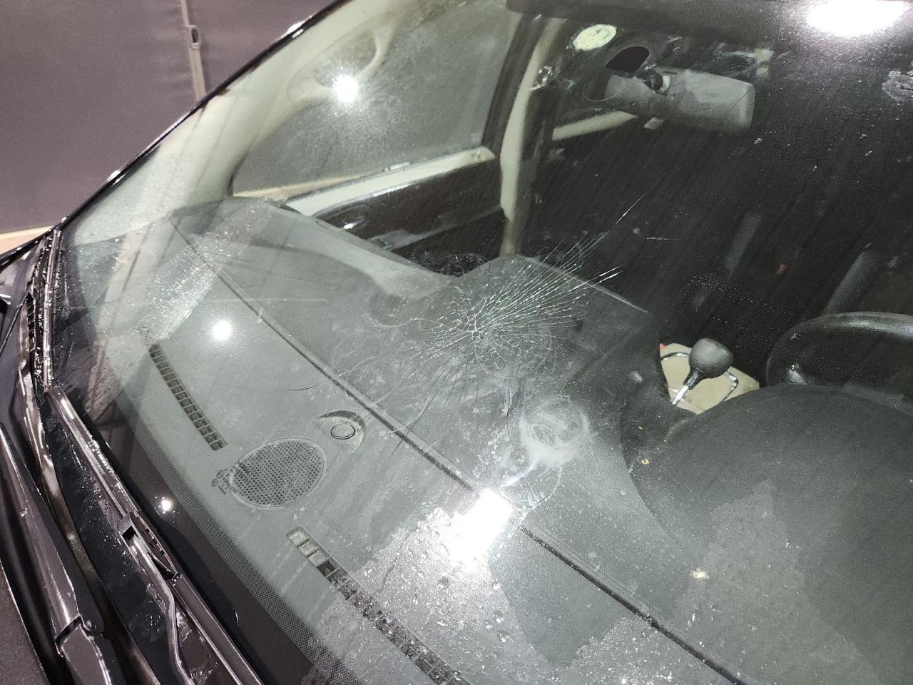 2014 Dodge Grand Caravan Sxt Black vin: 2C4RDGCG9ER120468 Damage: Windshield, Broken, Replacement Required