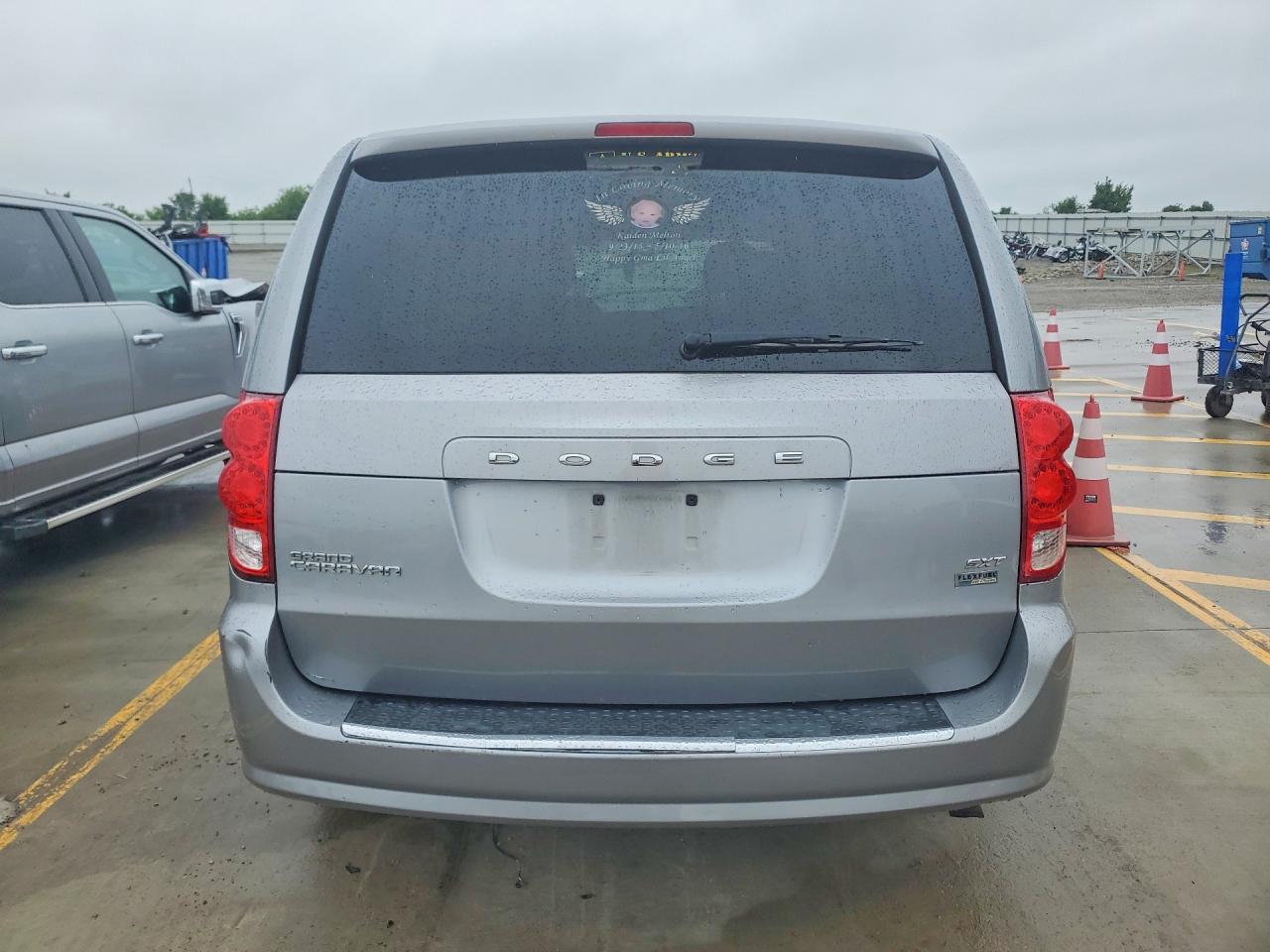 2014 Dodge Grand Caravan Sxt Silver vin: 2C4RDGCG9ER122866