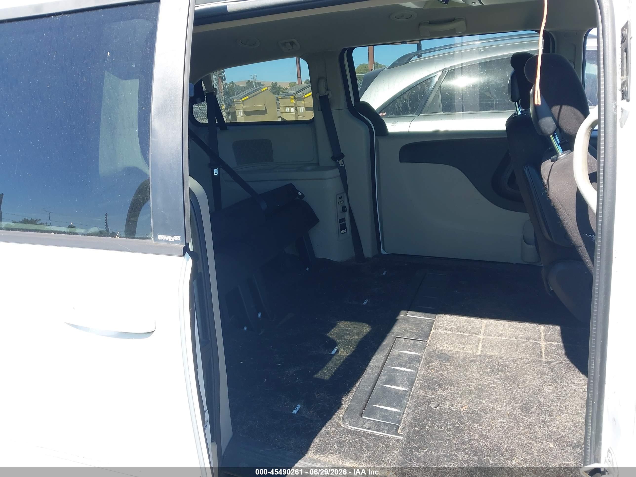 2014 Dodge Grand Caravan Sxt White vin: 2C4RDGCG9ER313591