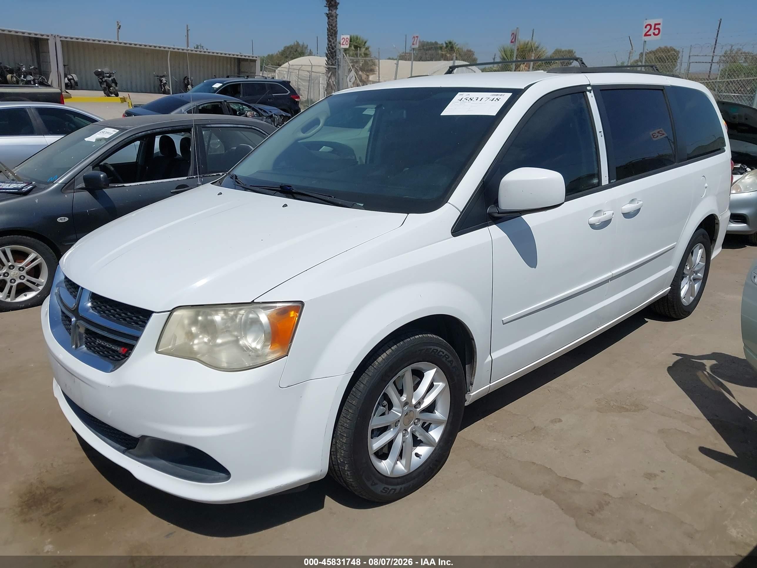2014 Dodge Grand Caravan Sxt White vin: 2C4RDGCG9ER321609