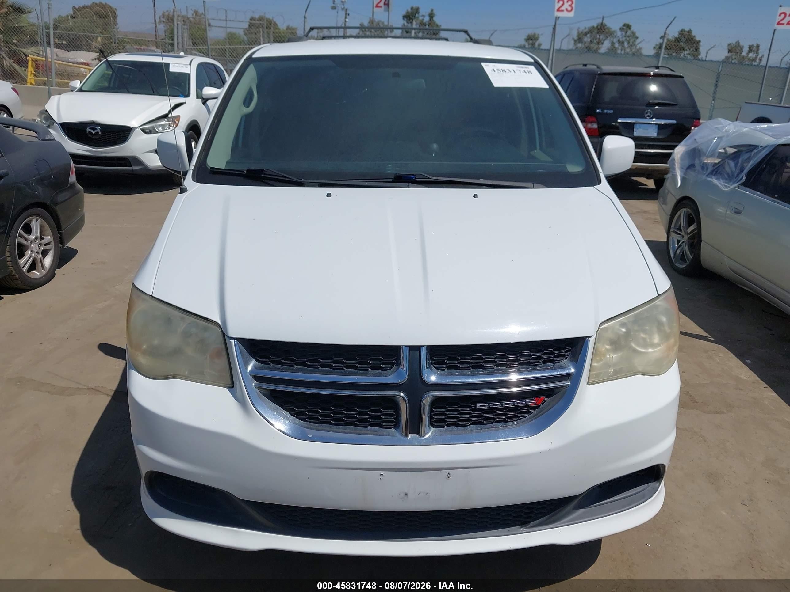 2014 Dodge Grand Caravan Sxt White vin: 2C4RDGCG9ER321609