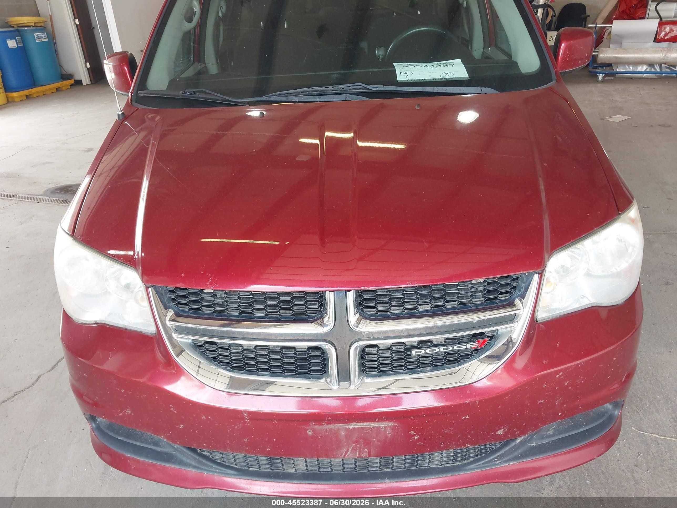 2014 Dodge Grand Caravan Sxt Maroon vin: 2C4RDGCG9ER352150