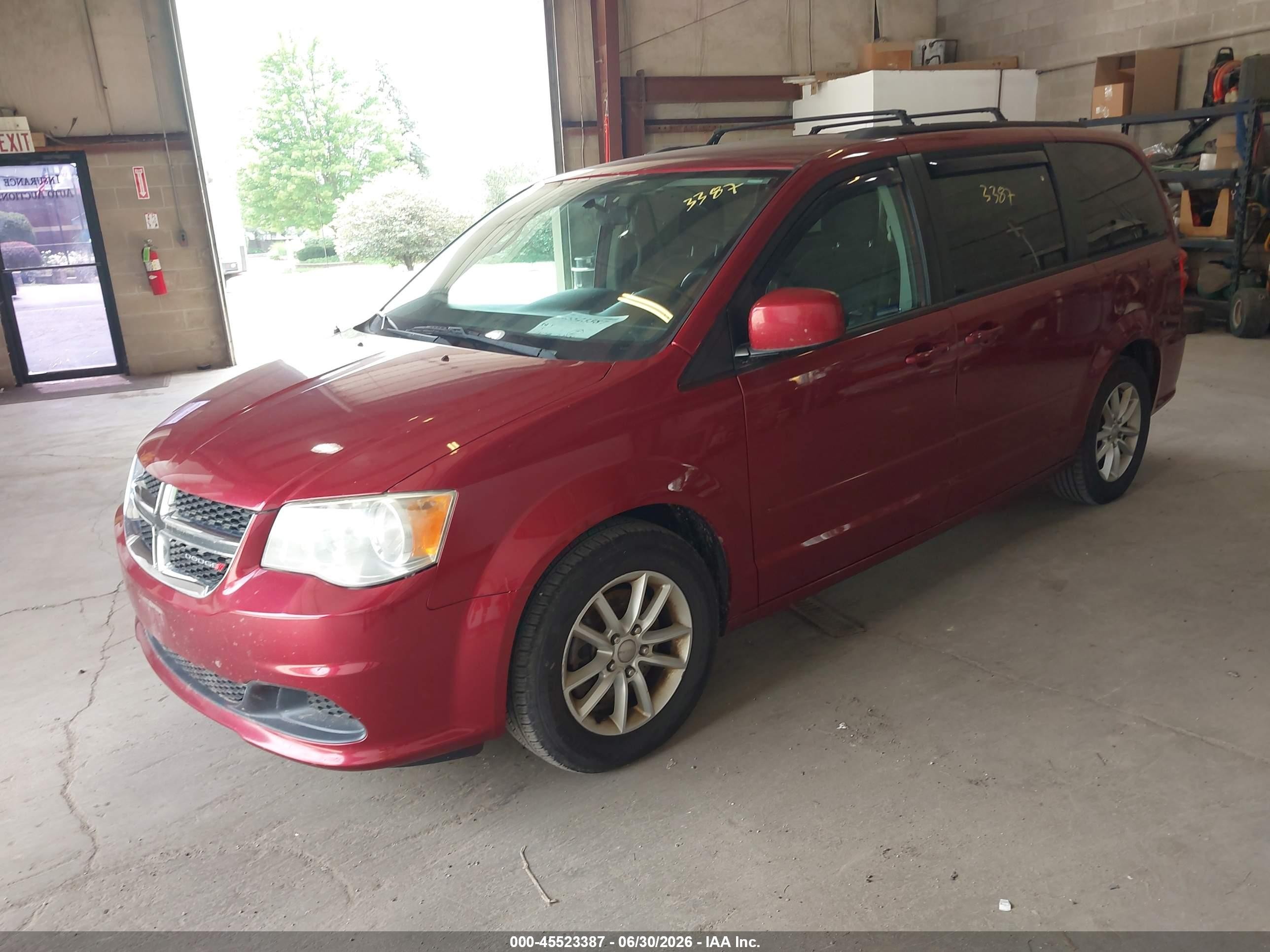 2014 Dodge Grand Caravan Sxt Maroon vin: 2C4RDGCG9ER352150