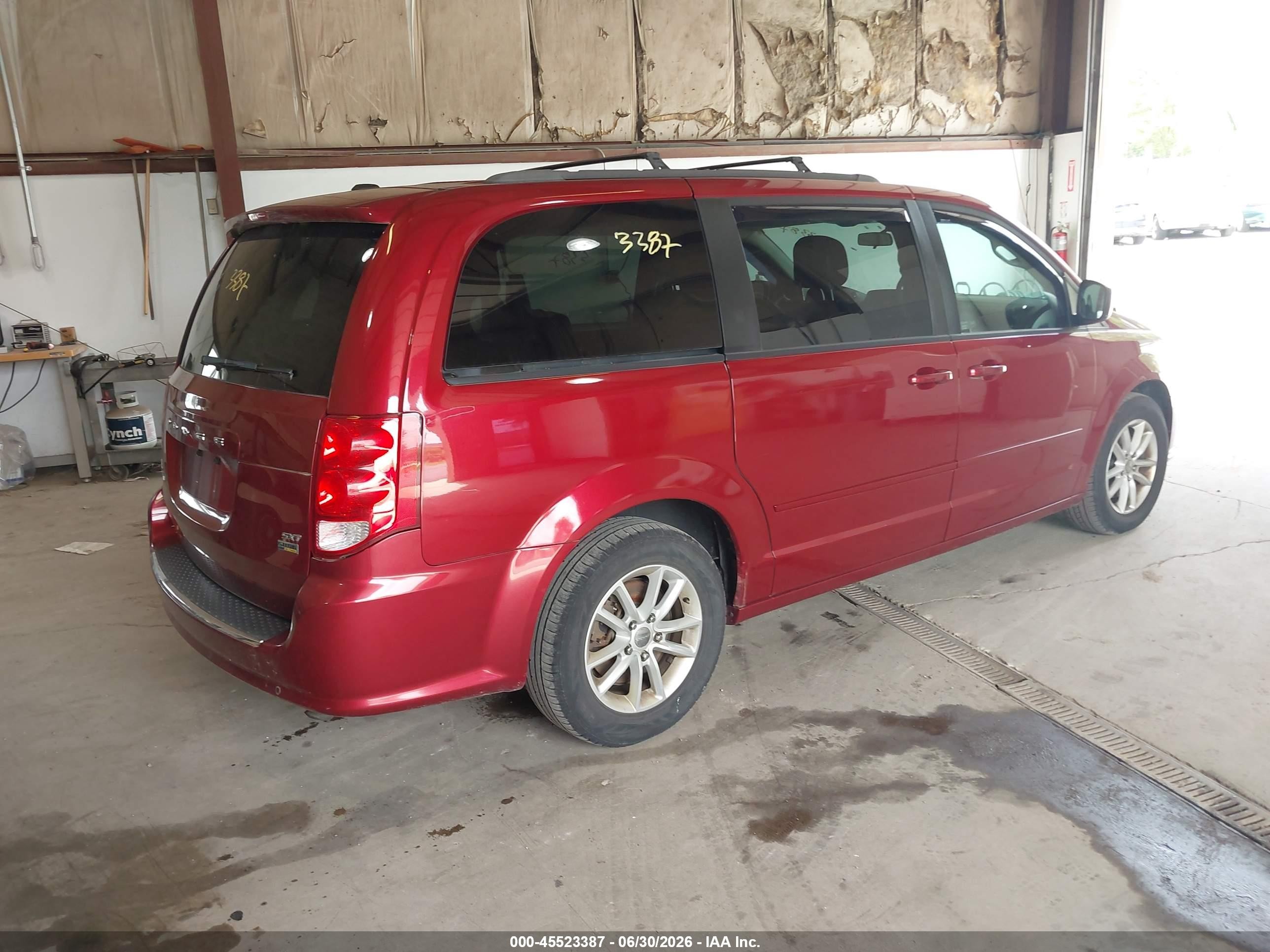 2014 Dodge Grand Caravan Sxt Maroon vin: 2C4RDGCG9ER352150