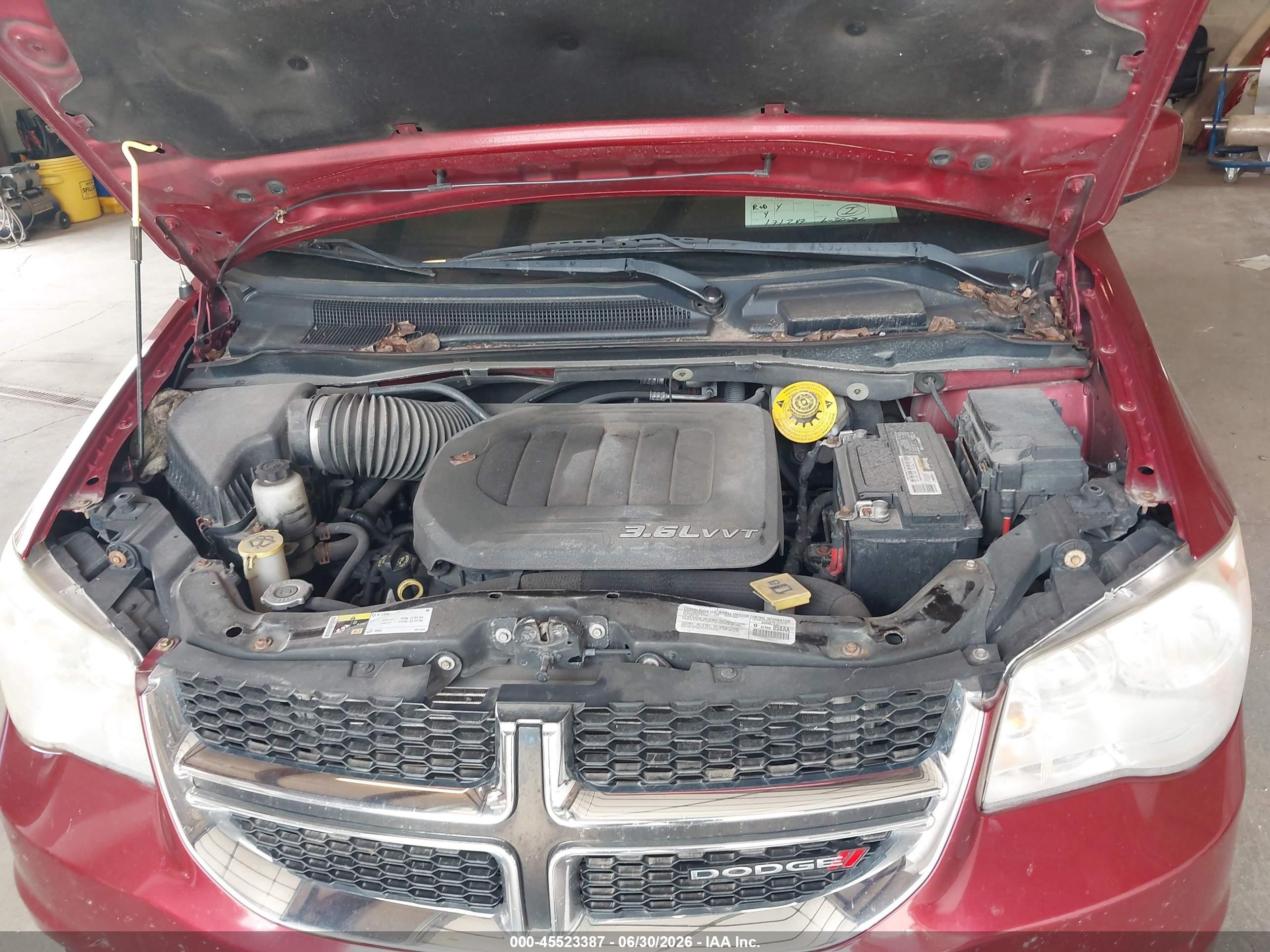2014 Dodge Grand Caravan Sxt Maroon vin: 2C4RDGCG9ER352150