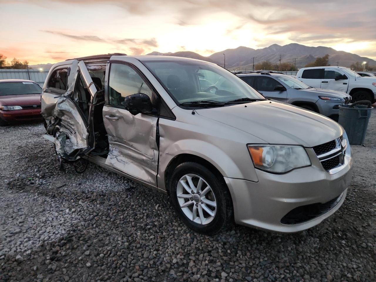 2014 Dodge Grand Caravan Sxt Beige vin: 2C4RDGCG9ER427428