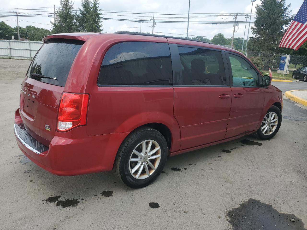 2015 Dodge Grand Caravan Sxt Red vin: 2C4RDGCG9FR604061 Damage: Right Front Door, Dent(S) W/ Paint Dmg, 5 To 6 Inches