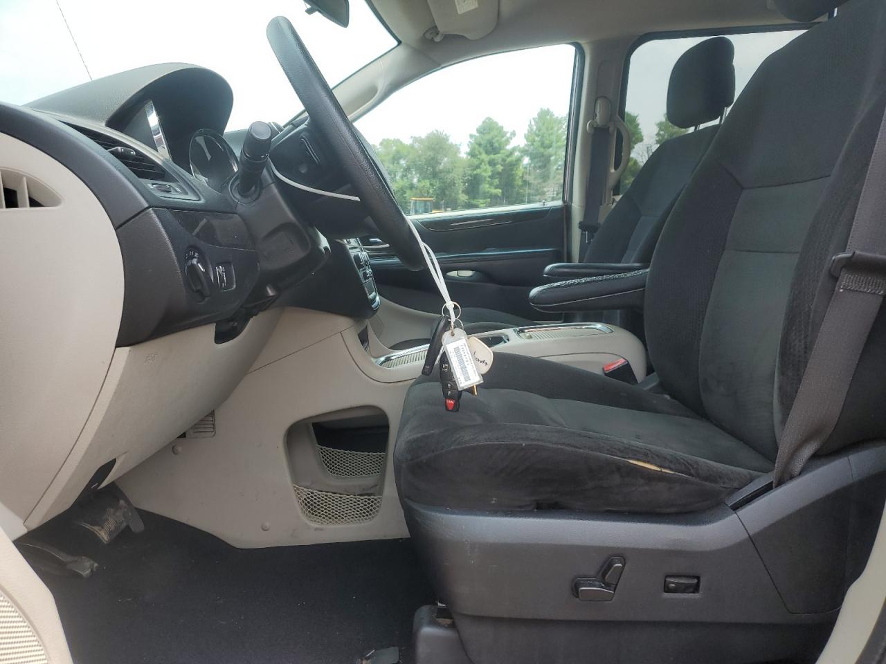 2015 Dodge Grand Caravan Sxt Red vin: 2C4RDGCG9FR604061 Damage: Left Front Seat, Torn, 7 To 8 Inches