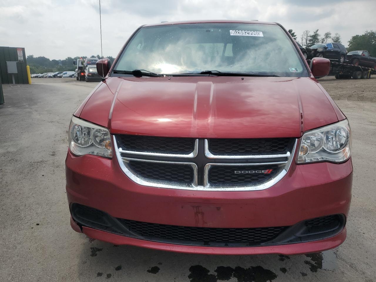 2015 Dodge Grand Caravan Sxt Red vin: 2C4RDGCG9FR604061 Damage: Front Bumper, Broken, Replacement Required