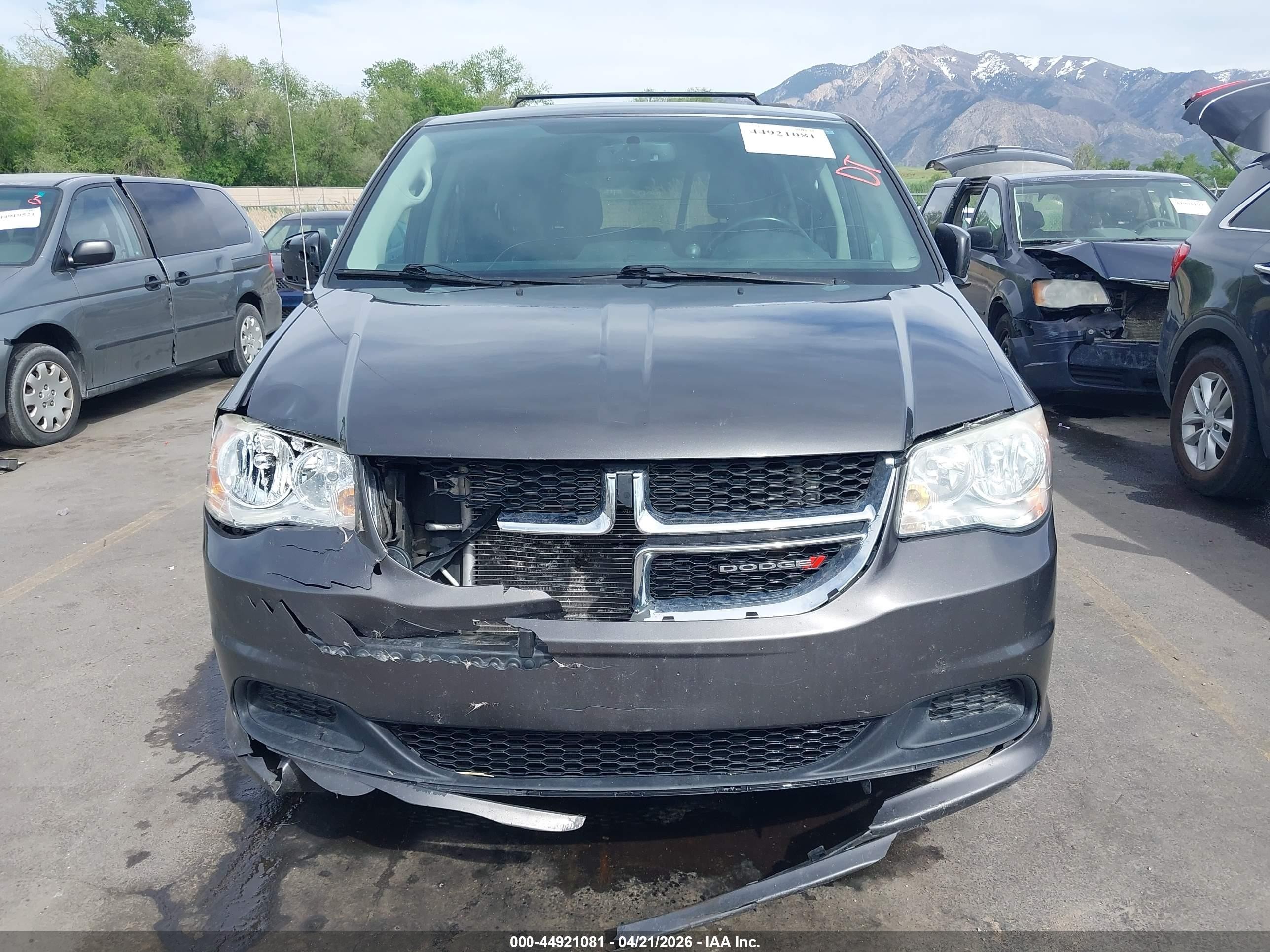 2015 Dodge Grand Caravan Sxt Серый vin: 2C4RDGCG9FR606750