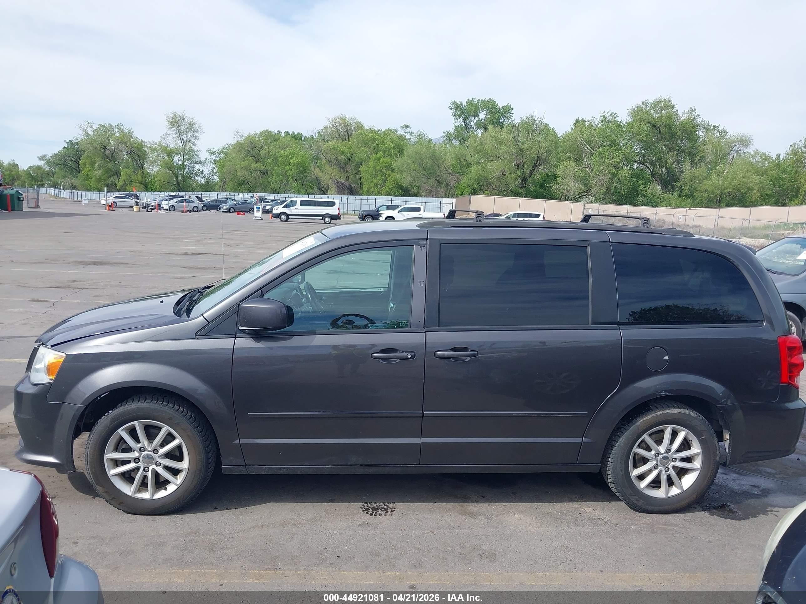2015 Dodge Grand Caravan Sxt Серый vin: 2C4RDGCG9FR606750