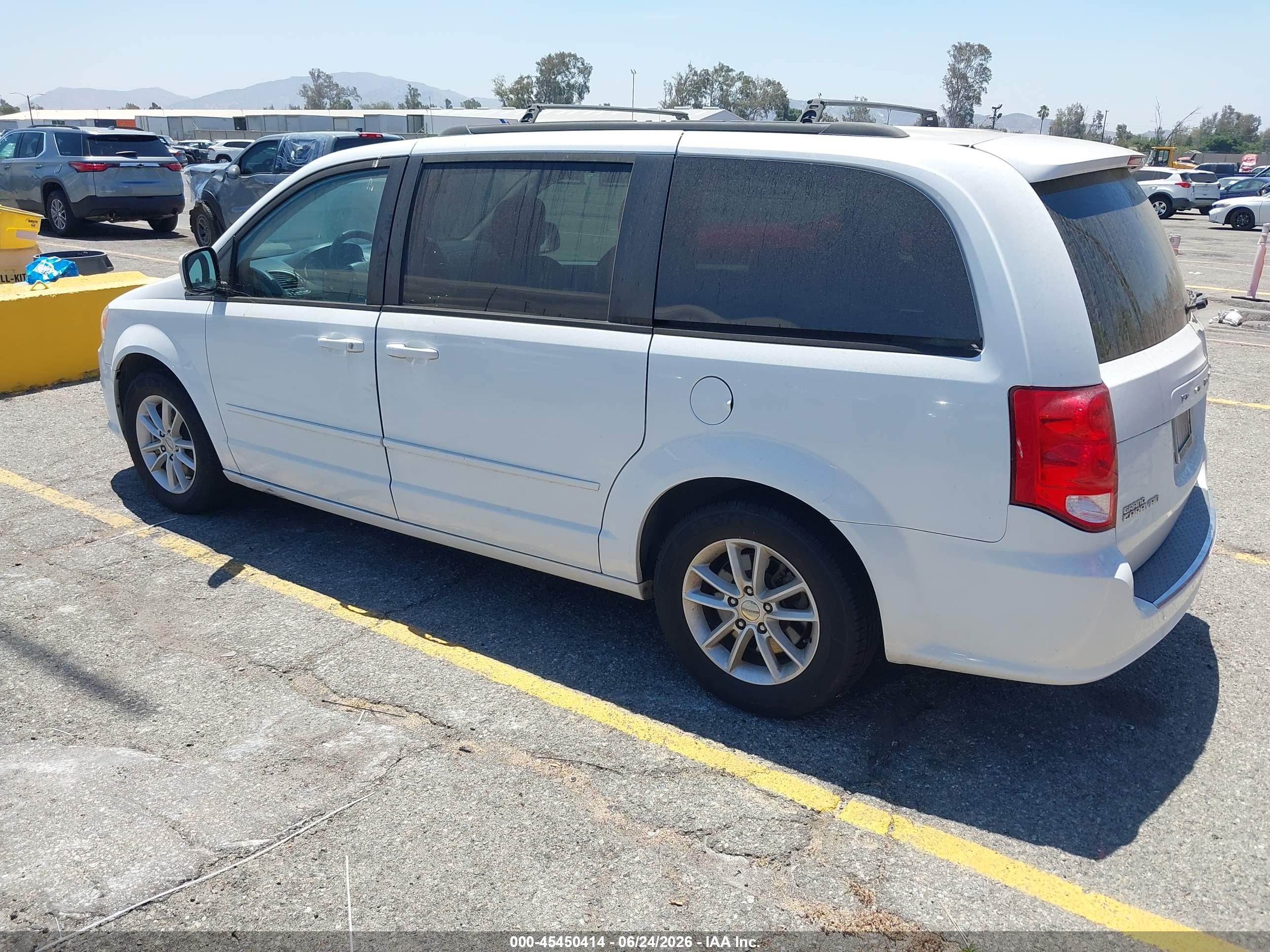 2015 Dodge Grand Caravan Sxt White vin: 2C4RDGCG9FR745499