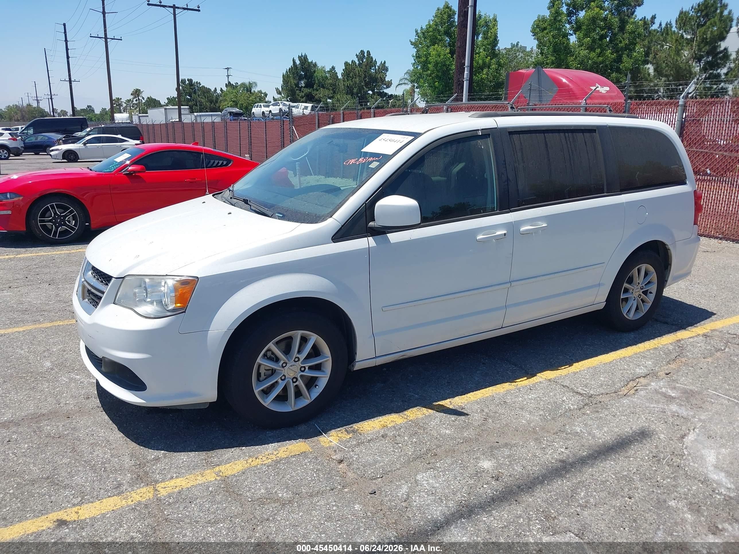 2015 Dodge Grand Caravan Sxt White vin: 2C4RDGCG9FR745499