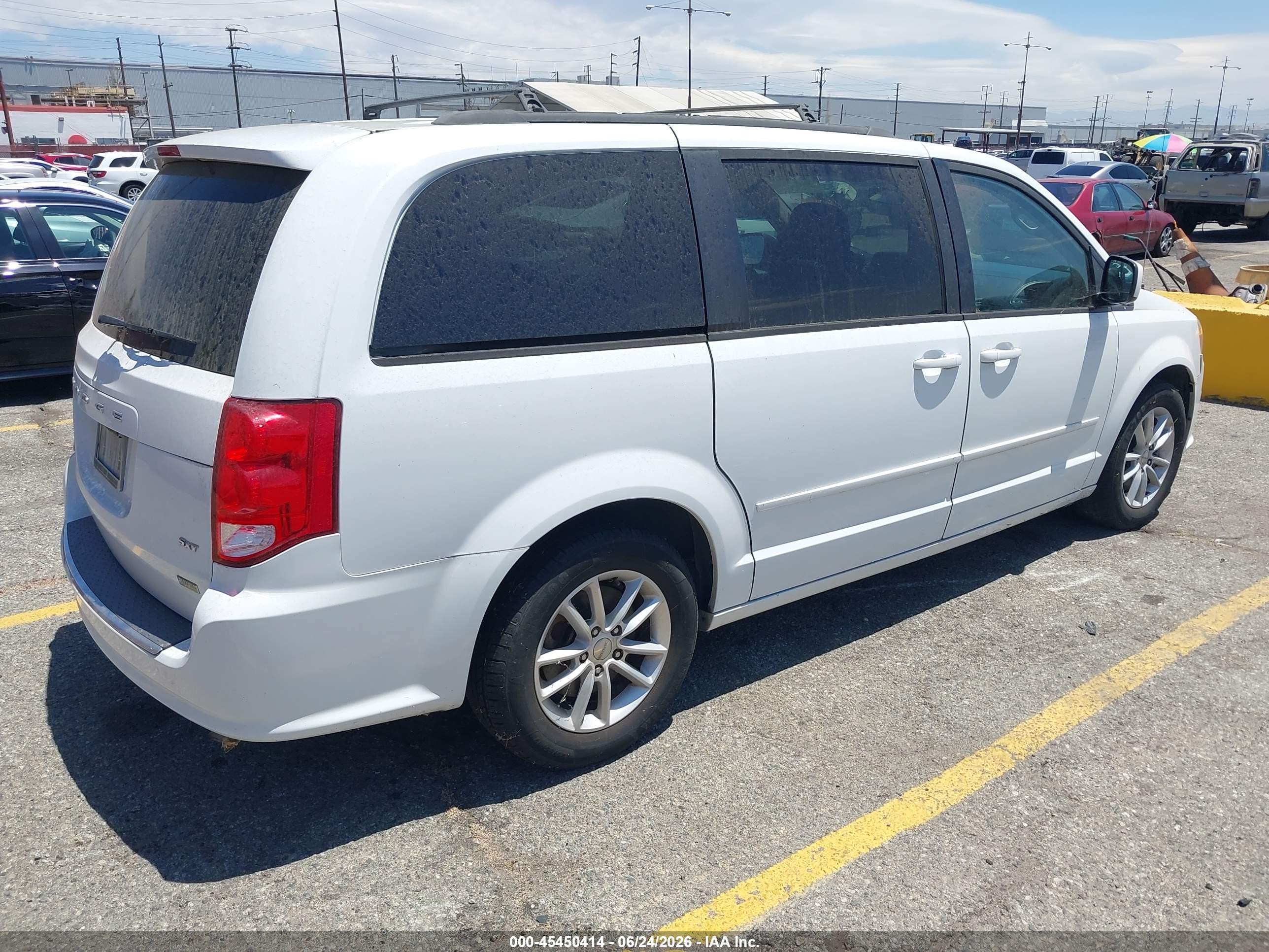 2015 Dodge Grand Caravan Sxt White vin: 2C4RDGCG9FR745499