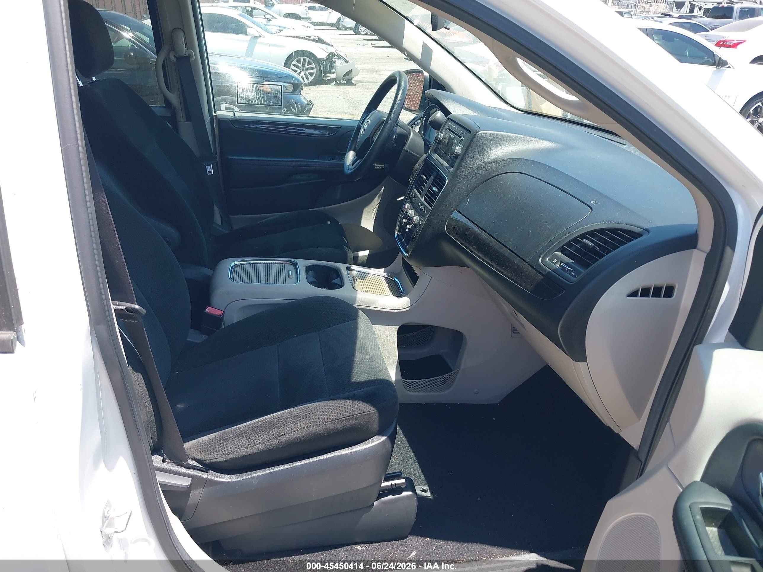 2015 Dodge Grand Caravan Sxt White vin: 2C4RDGCG9FR745499