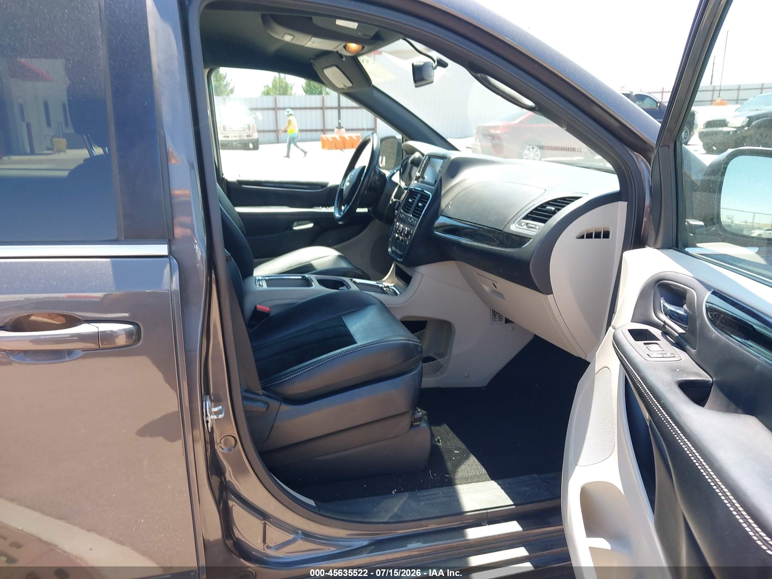 2018 Dodge Grand Caravan Sxt Gray vin: 2C4RDGCG9JR248848