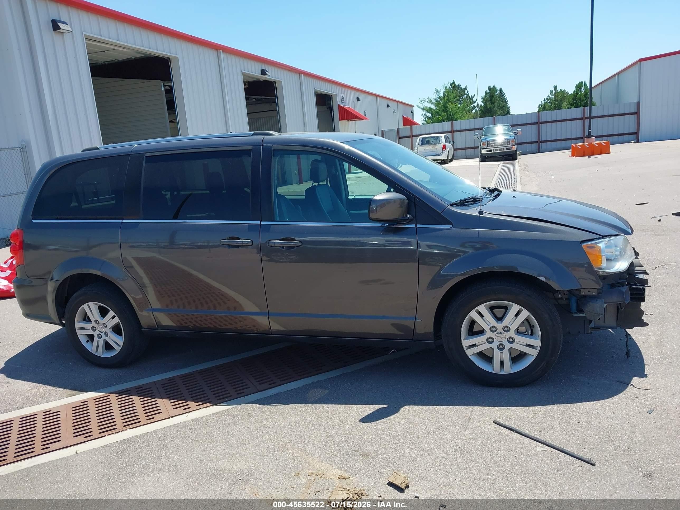2018 Dodge Grand Caravan Sxt Gray vin: 2C4RDGCG9JR248848