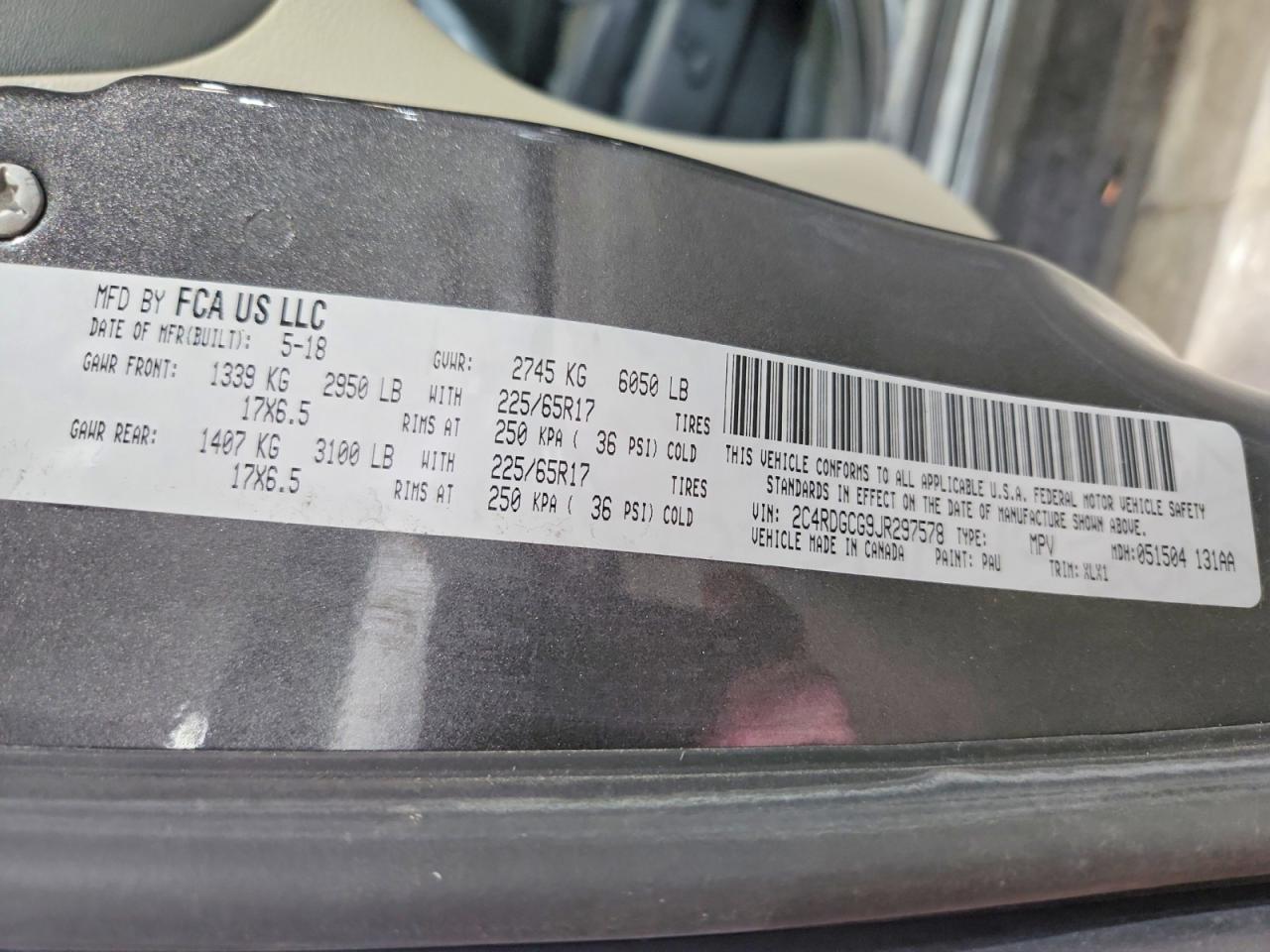 2018 Dodge Grand Caravan Sxt Gray vin: 2C4RDGCG9JR297578