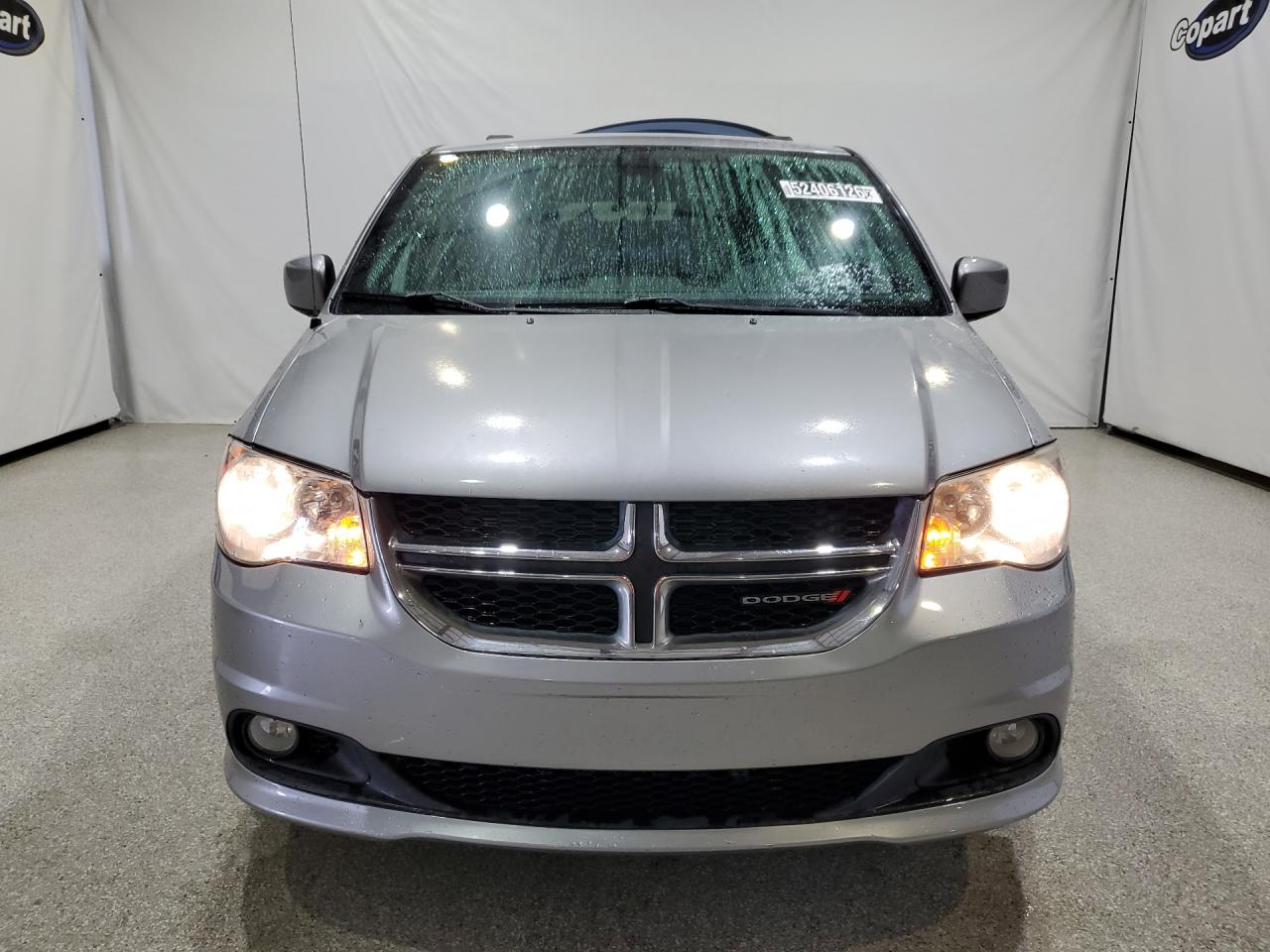 2019 Dodge Grand Caravan Sxt Silver vin: 2C4RDGCG9KR513463 Damage: Front Bumper, Heavy Scratch, 1/2 To 1 Inch