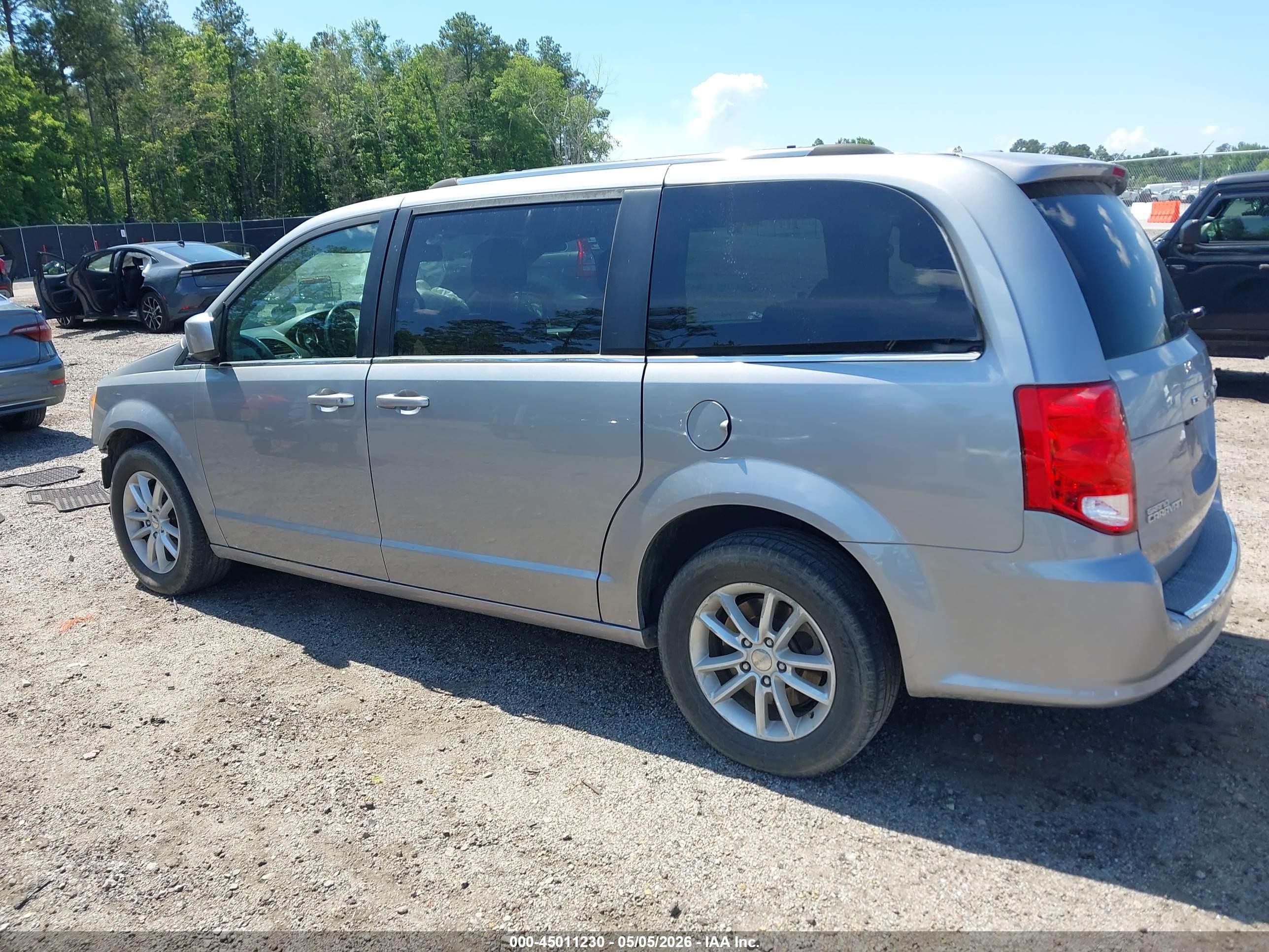 2019 Dodge Grand Caravan Sxt Серебряный vin: 2C4RDGCG9KR694872