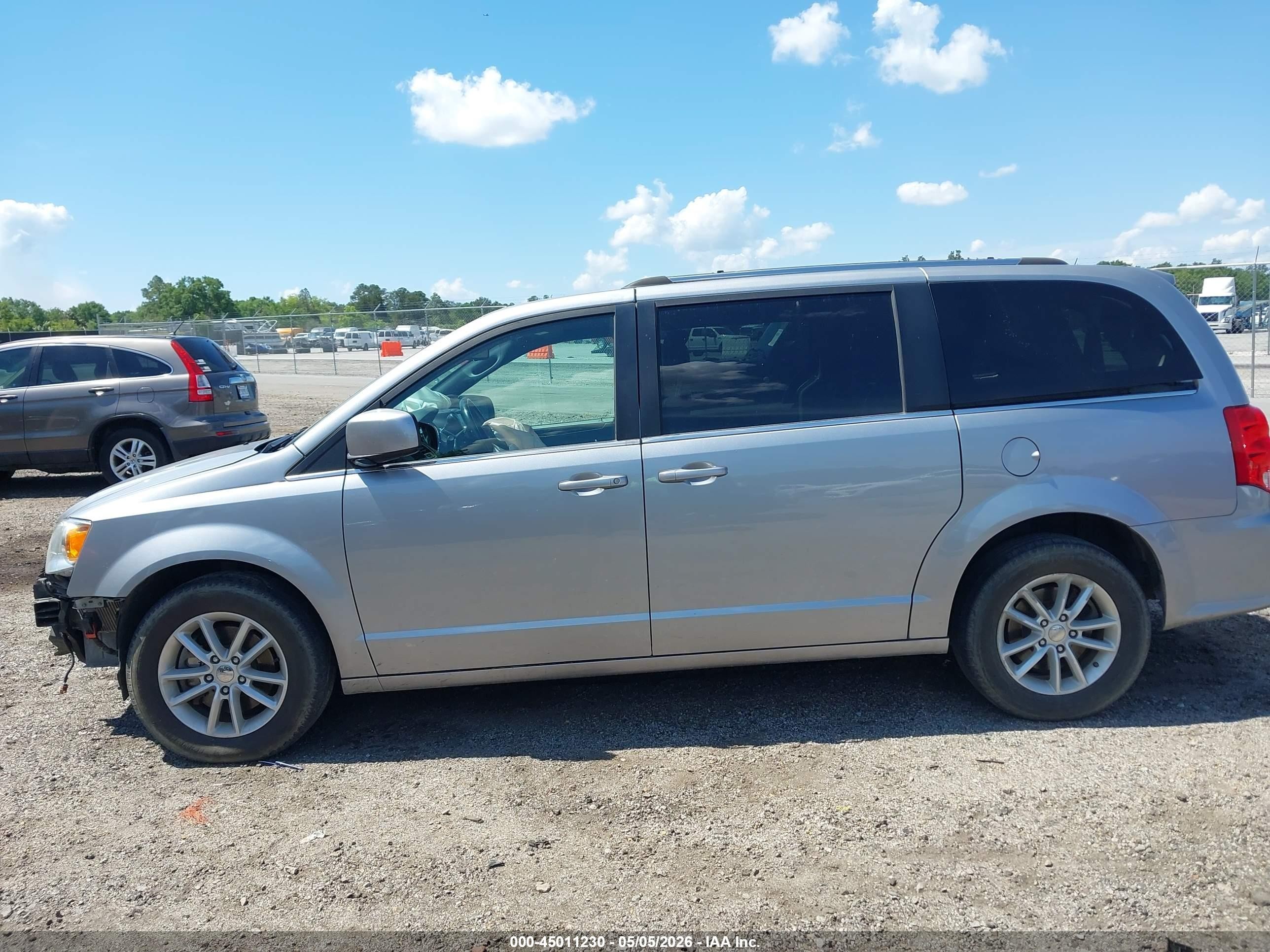 2019 Dodge Grand Caravan Sxt Серебряный vin: 2C4RDGCG9KR694872