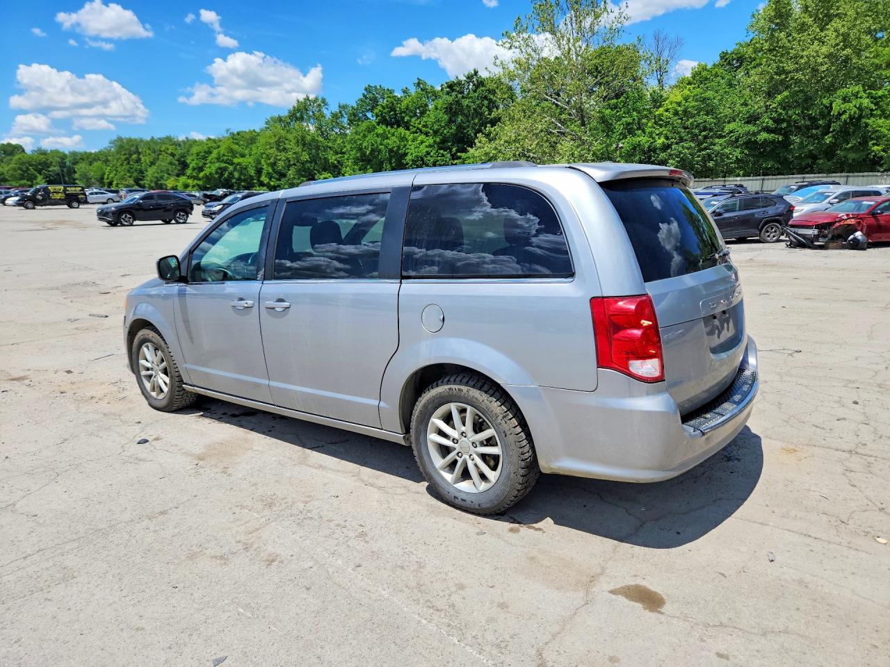 2019 Dodge Grand Caravan Sxt Серебряный vin: 2C4RDGCG9KR717454
