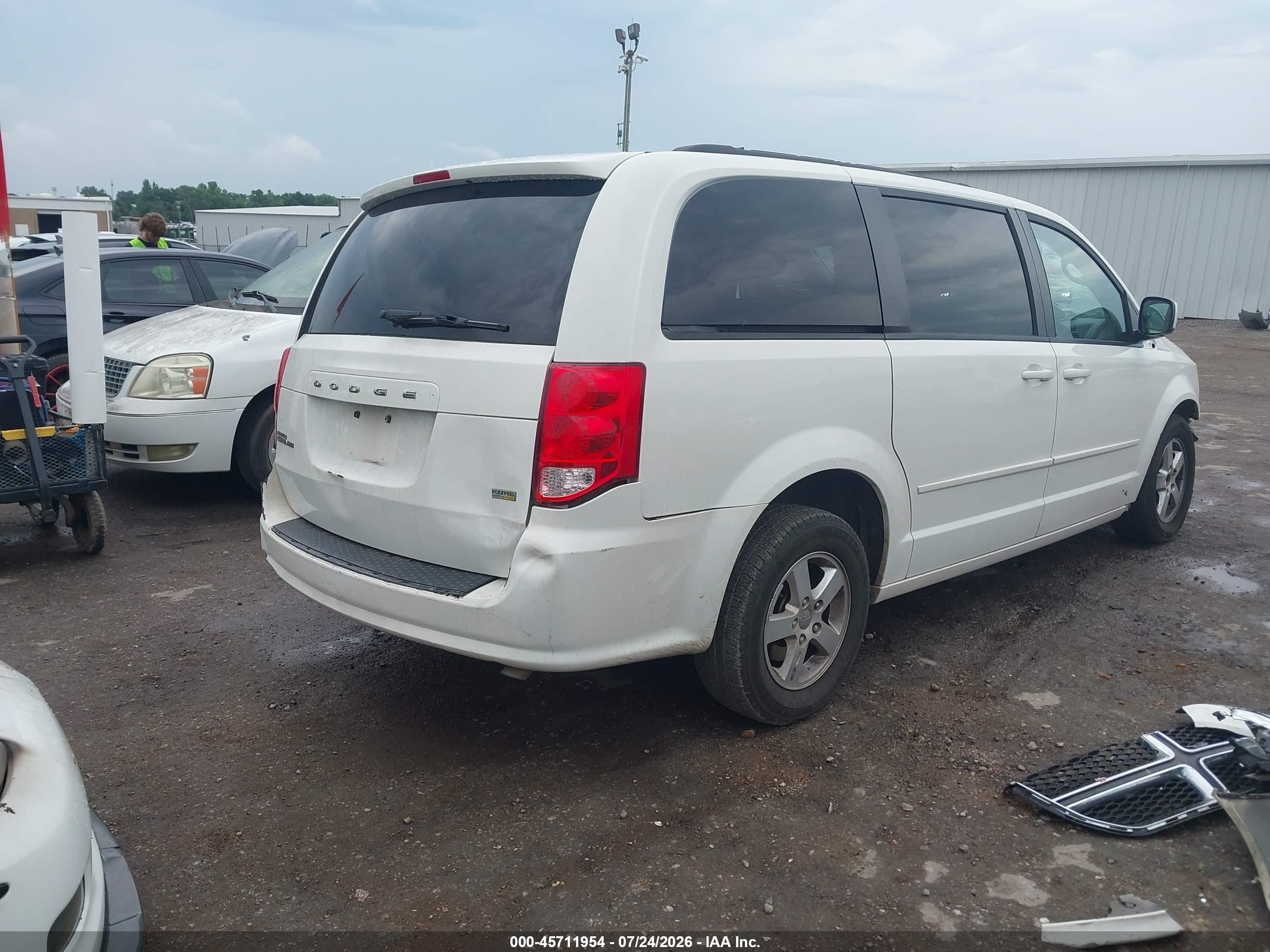 2013 Dodge Grand Caravan Sxt White vin: 2C4RDGCGXDR582407