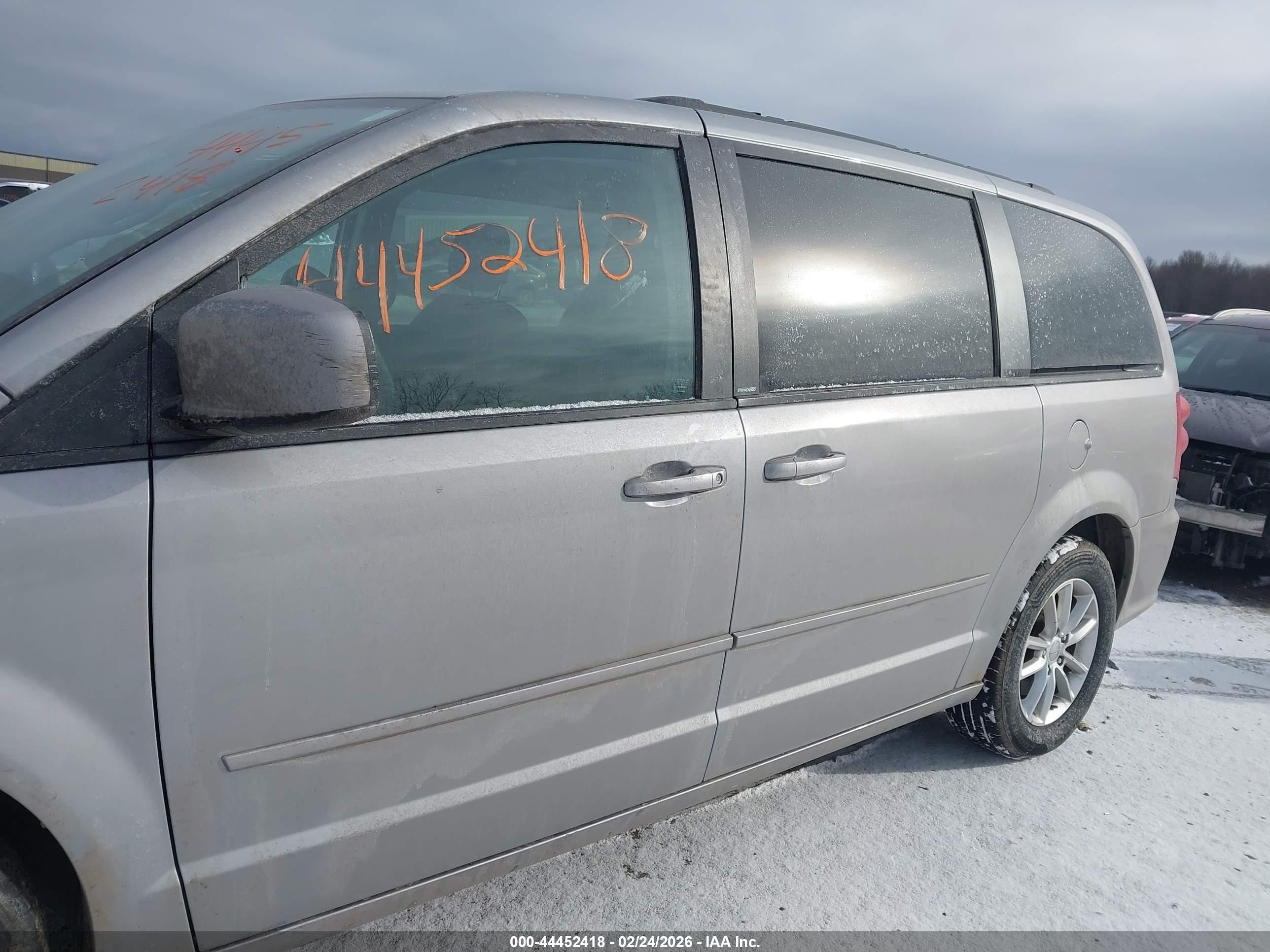2013 Dodge Grand Caravan Sxt Silver vin: 2C4RDGCGXDR692227