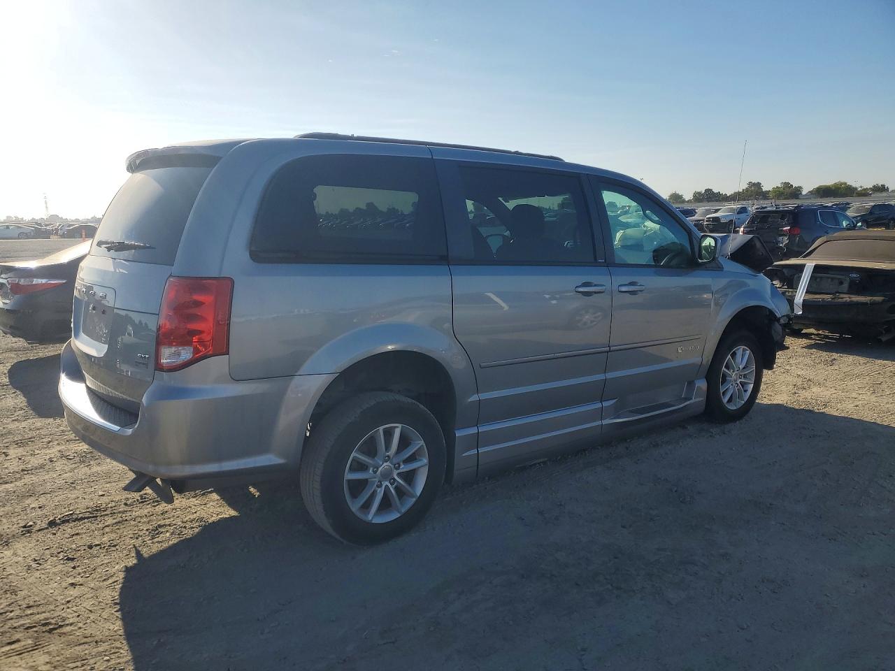 2014 Dodge Grand Caravan Sxt Silver vin: 2C4RDGCGXER252767