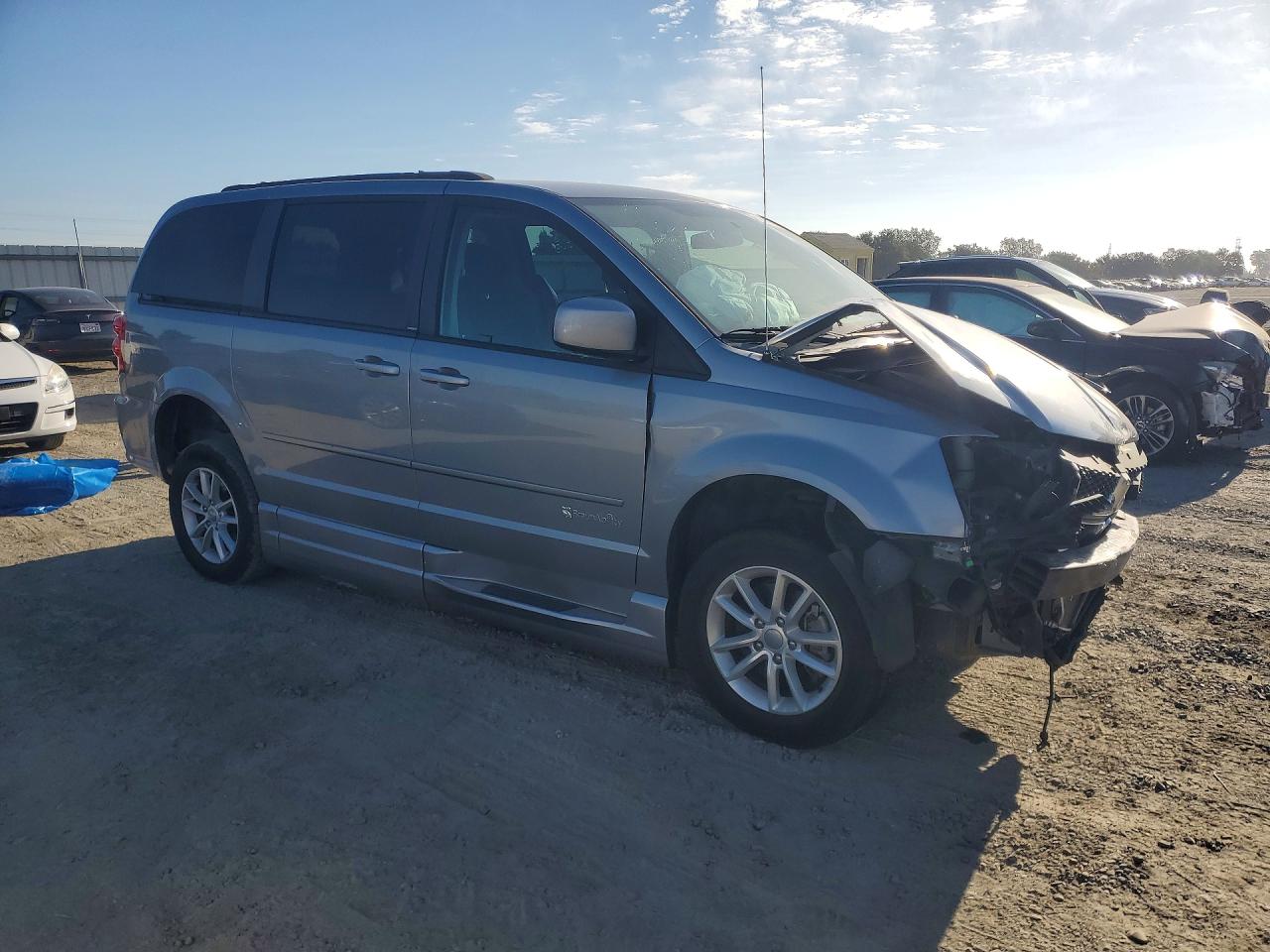 2014 Dodge Grand Caravan Sxt Silver vin: 2C4RDGCGXER252767
