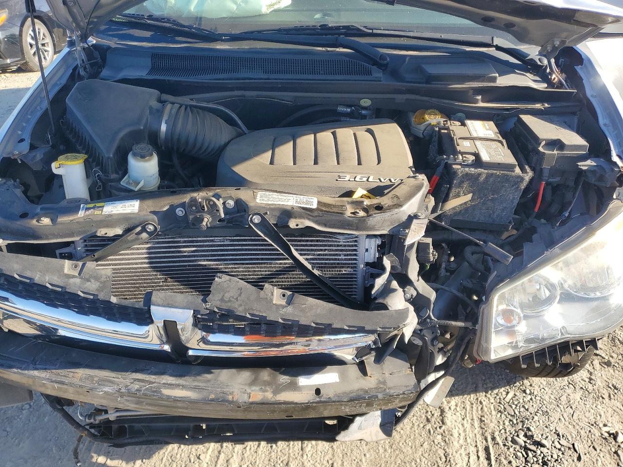 2014 Dodge Grand Caravan Sxt Silver vin: 2C4RDGCGXER252767