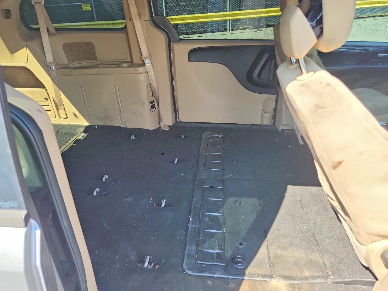 2014 Dodge Grand Caravan Sxt Silver vin: 2C4RDGCGXER253868